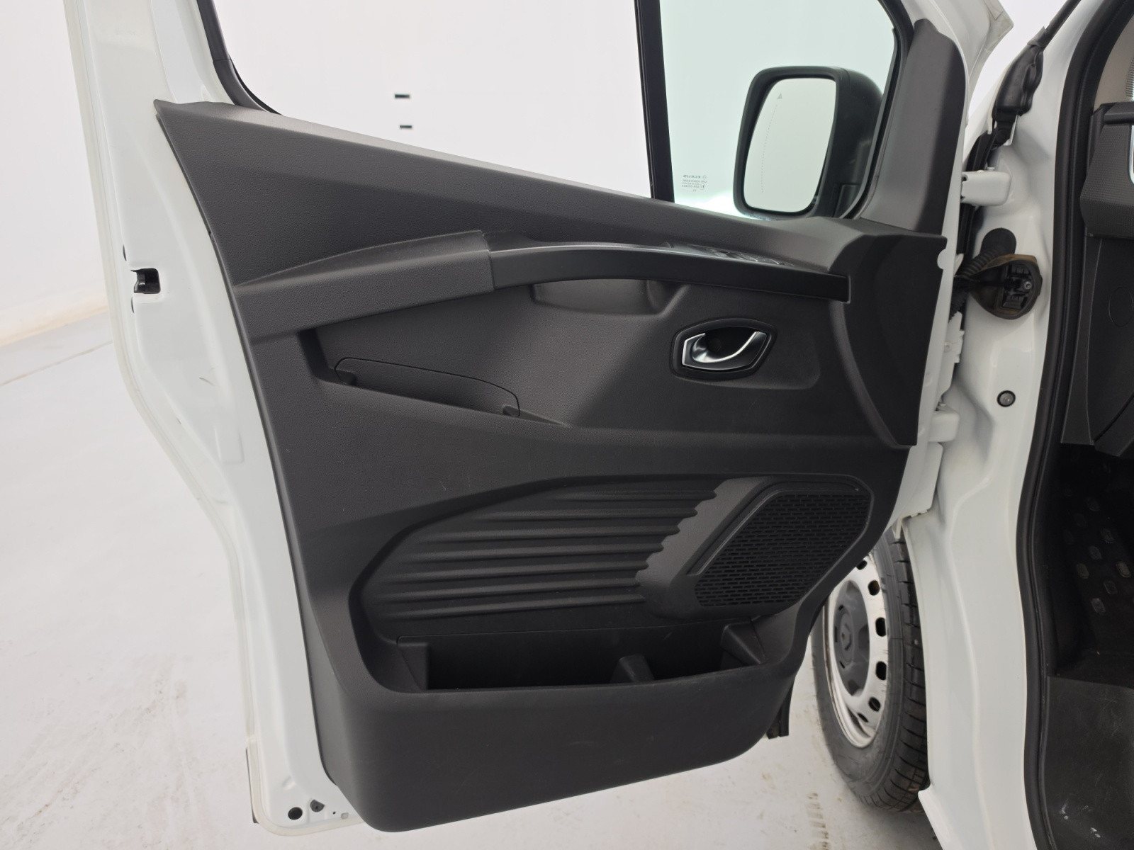 Vente en ligne Renault Trafic 3 Fourgon TRAFIC FGN L1H1 2800 KG BLUE DCI 130 au prix de 20 690 €