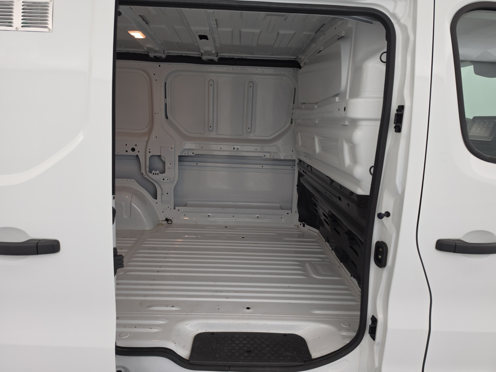 Vente en ligne Renault Trafic 3 Fourgon TRAFIC FGN L1H1 2800 KG BLUE DCI 130 au prix de 20 690 €