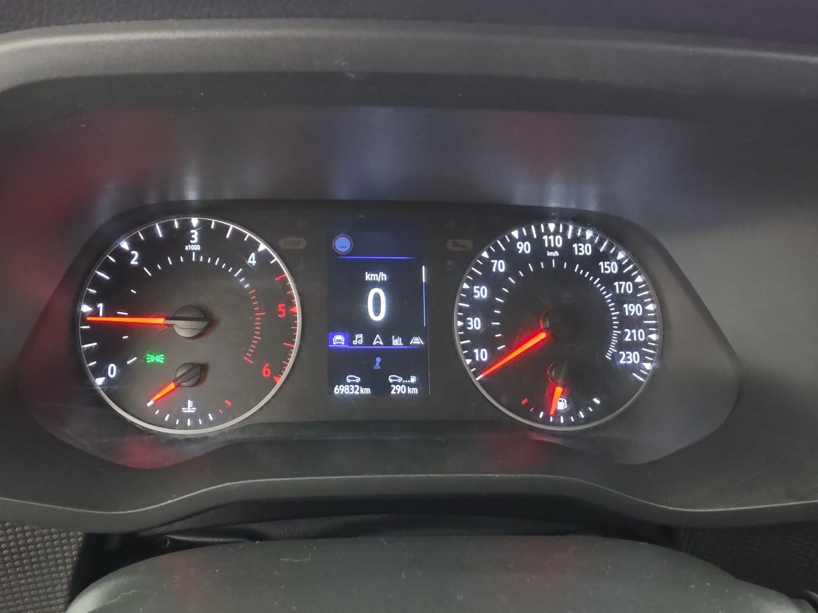 Vente en ligne Renault Trafic 3 Fourgon TRAFIC FGN L1H1 2800 KG BLUE DCI 130 au prix de 20 690 €