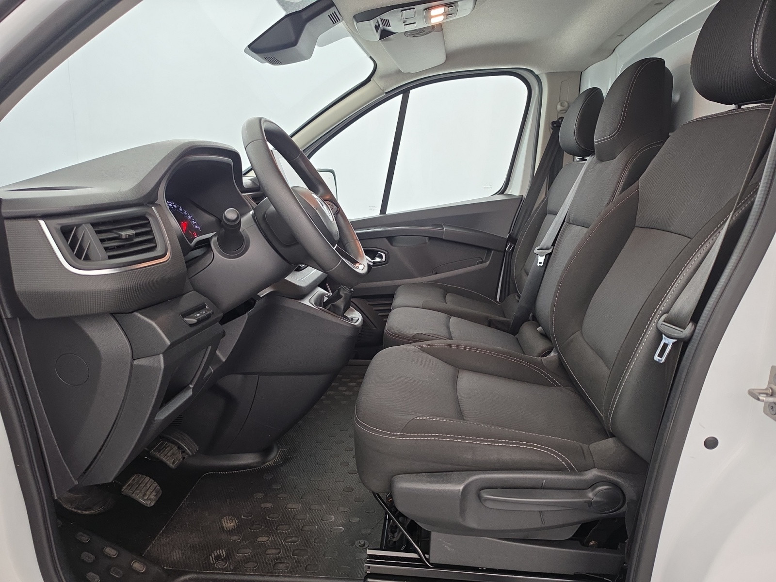 Vente en ligne Renault Trafic 3 Fourgon TRAFIC FGN L1H1 2800 KG BLUE DCI 130 au prix de 20 690 €