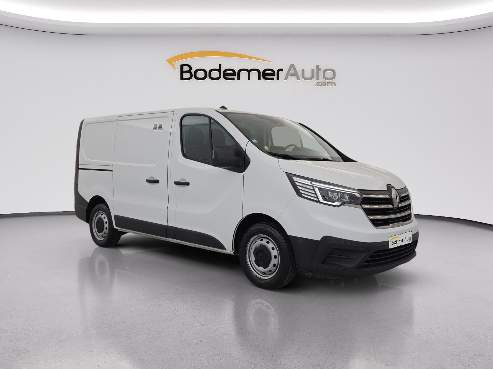 Vente en ligne Renault Trafic 3 Fourgon TRAFIC FGN L1H1 2800 KG BLUE DCI 130 au prix de 20 690 €