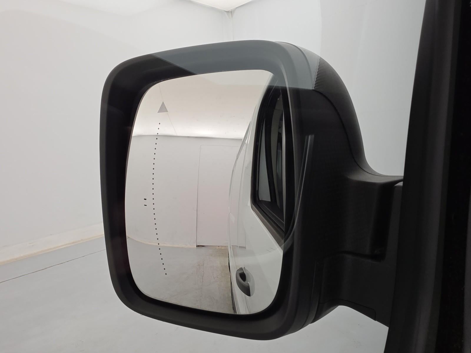 Vente en ligne Renault Trafic 3 Fourgon TRAFIC FGN L1H1 2800 KG BLUE DCI 130 au prix de 20 690 €