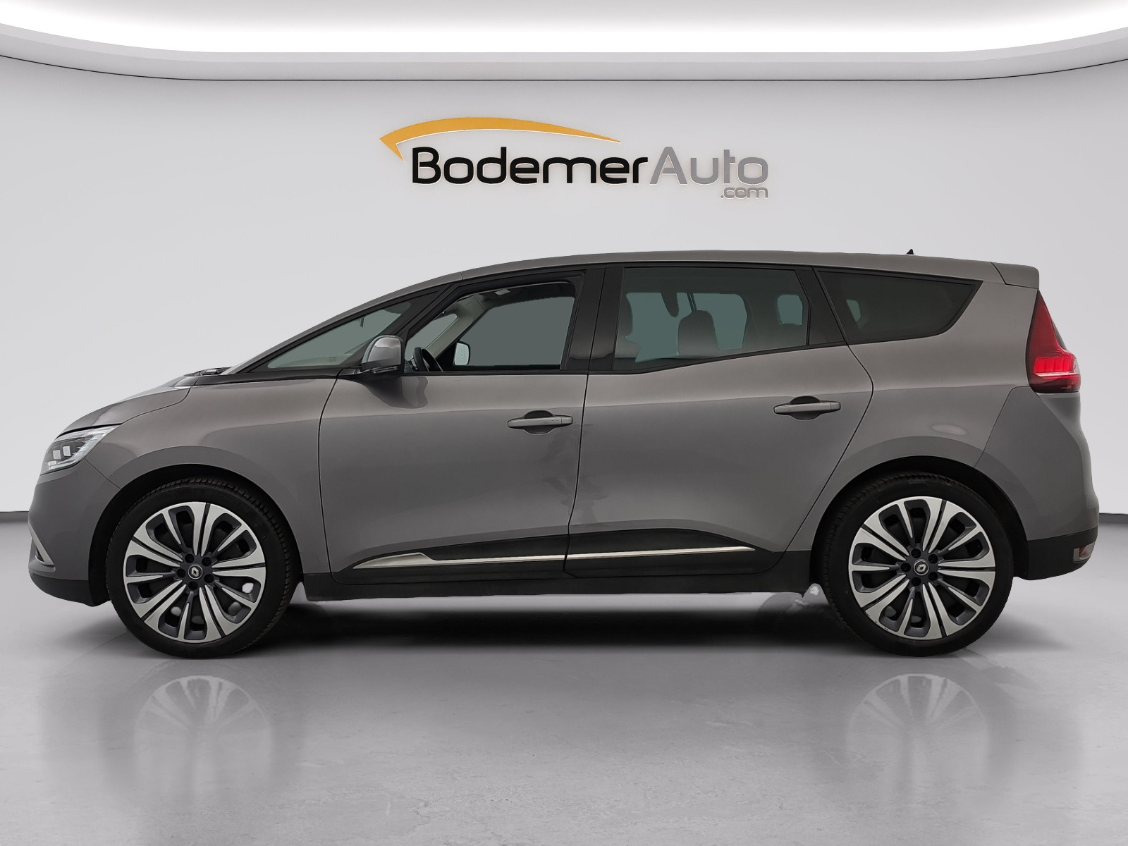 Vente en ligne Renault Grand Scenic 4 Grand Scenic TCe 140 au prix de 21 990 €
