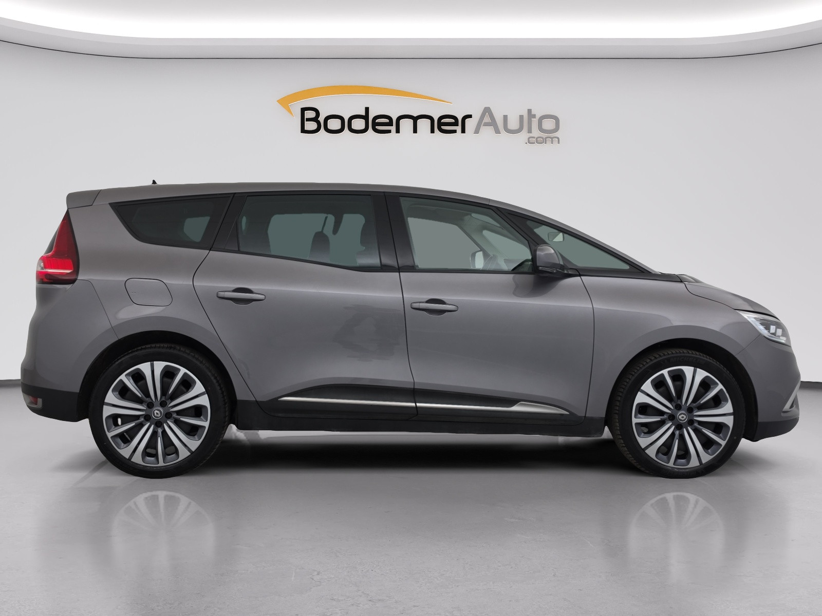 Vente en ligne Renault Grand Scenic 4 Grand Scenic TCe 140 au prix de 21 990 €