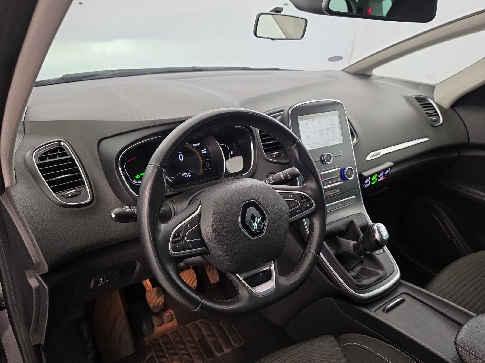 Vente en ligne Renault Grand Scenic 4 Grand Scenic TCe 140 au prix de 21 990 €