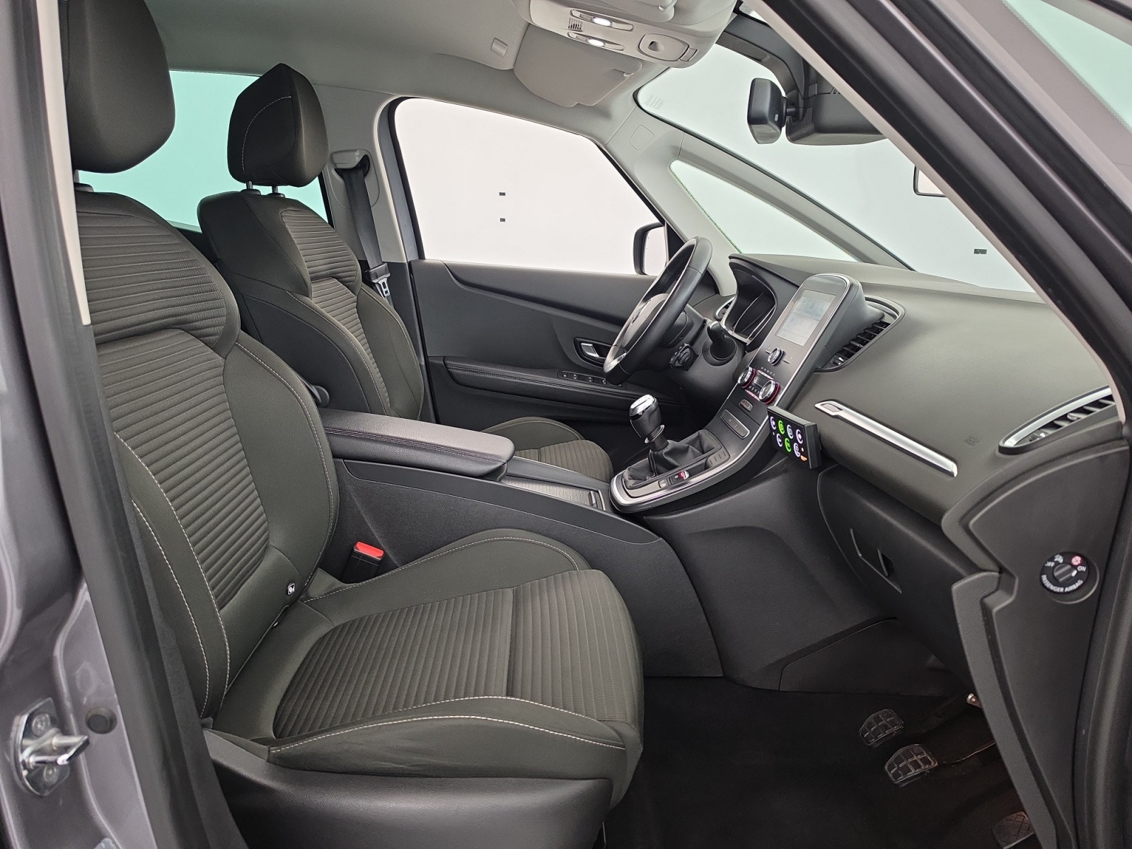 Vente en ligne Renault Grand Scenic 4 Grand Scenic TCe 140 au prix de 21 990 €