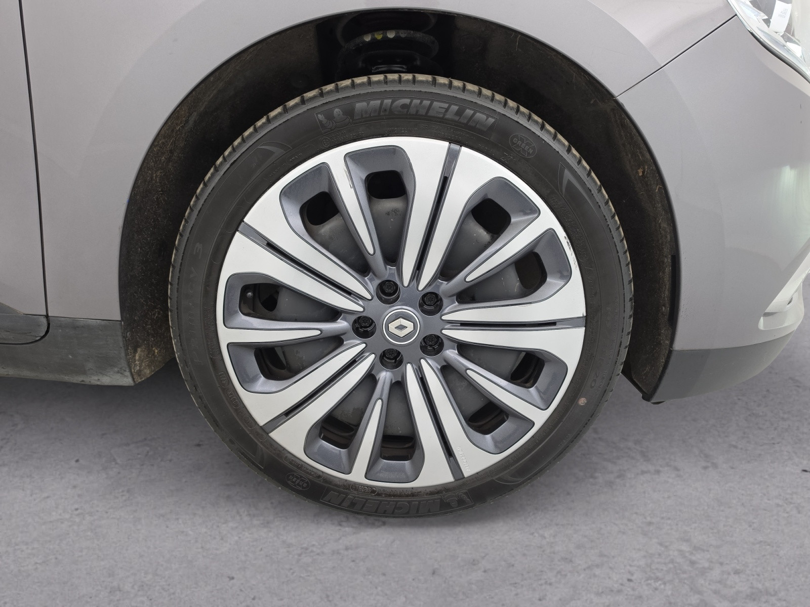 Vente en ligne Renault Grand Scenic 4 Grand Scenic TCe 140 au prix de 21 990 €