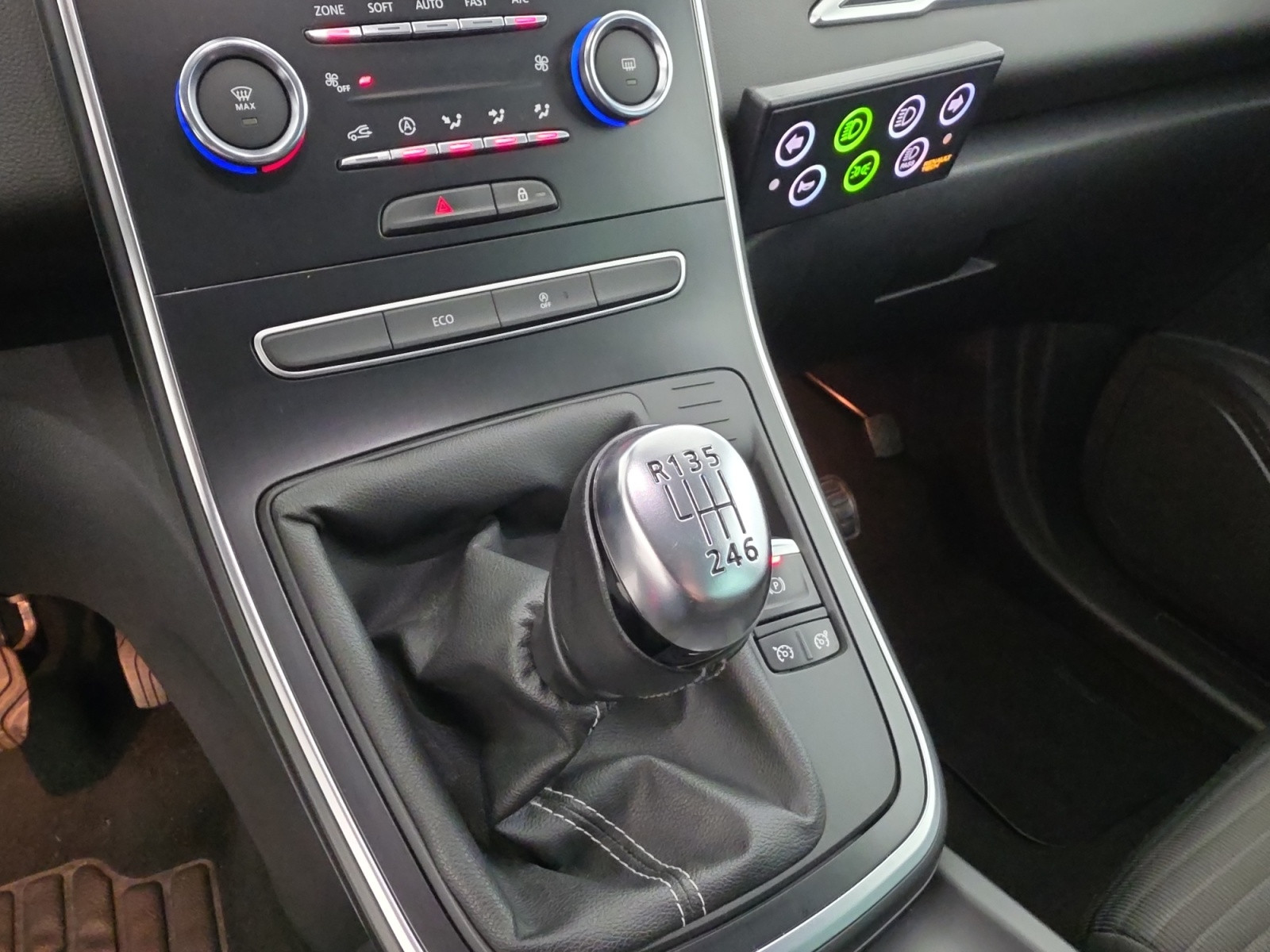 Vente en ligne Renault Grand Scenic 4 Grand Scenic TCe 140 au prix de 21 990 €