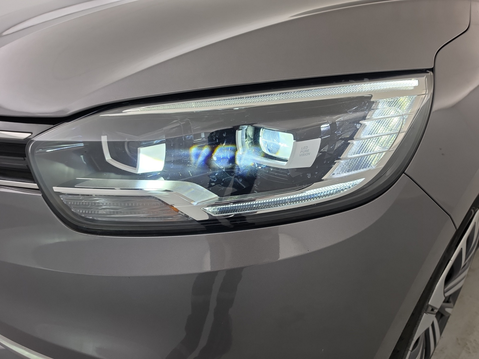 Vente en ligne Renault Grand Scenic 4 Grand Scenic TCe 140 au prix de 21 990 €