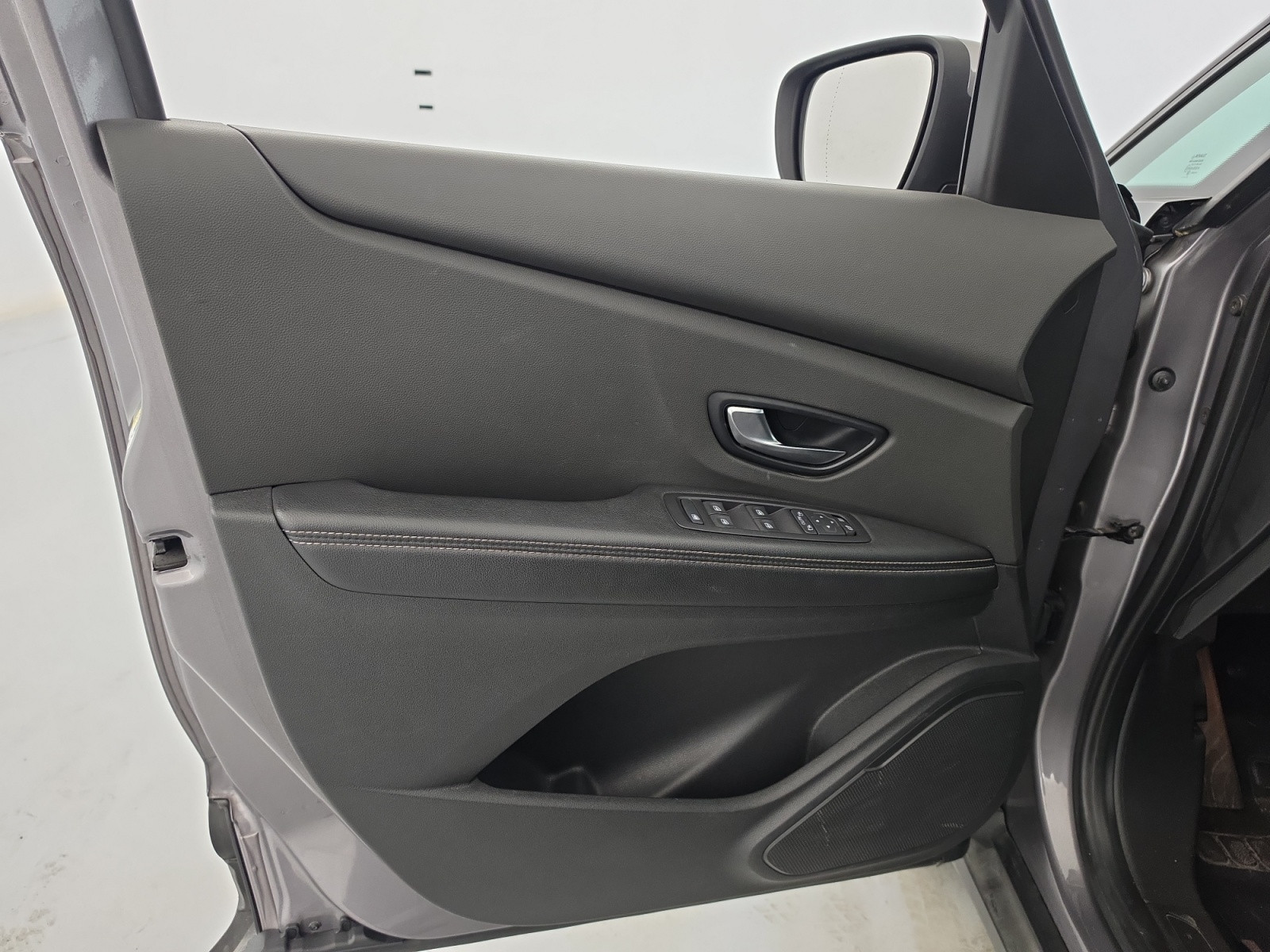 Vente en ligne Renault Grand Scenic 4 Grand Scenic TCe 140 au prix de 21 990 €