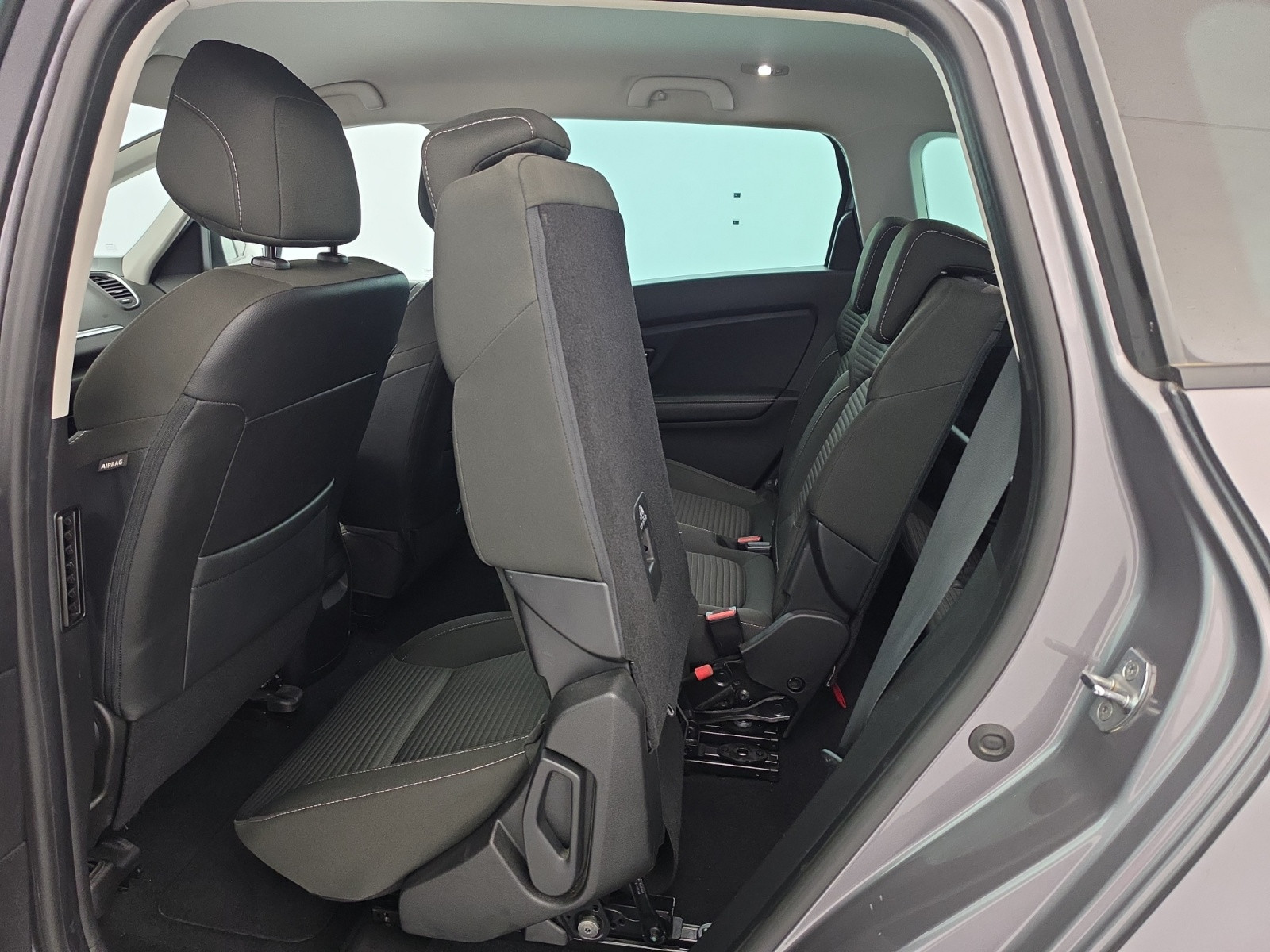 Vente en ligne Renault Grand Scenic 4 Grand Scenic TCe 140 au prix de 21 990 €