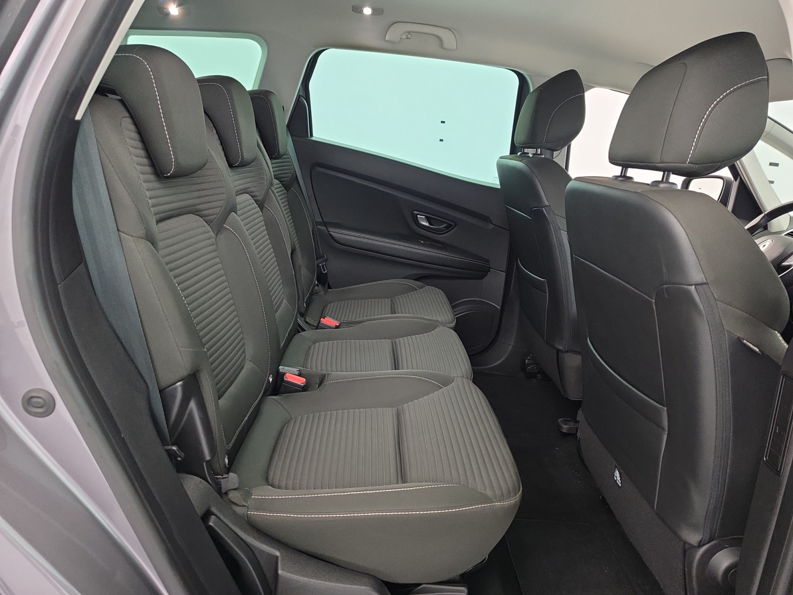 Vente en ligne Renault Grand Scenic 4 Grand Scenic TCe 140 au prix de 21 990 €