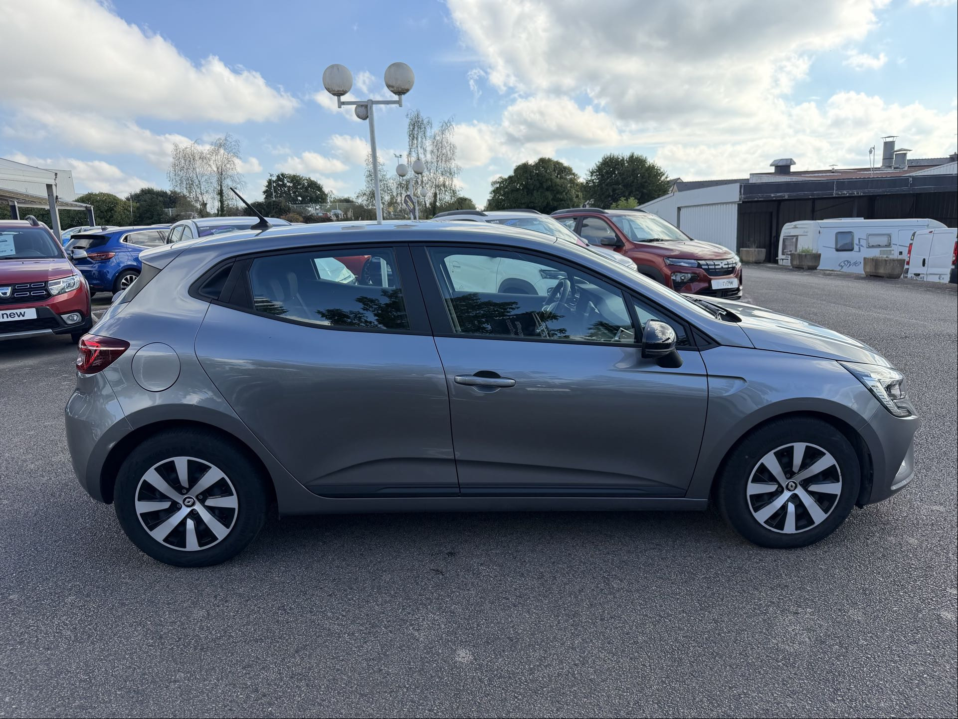 Vente en ligne Renault Clio 5 Clio TCe 90 au prix de 14 790 €