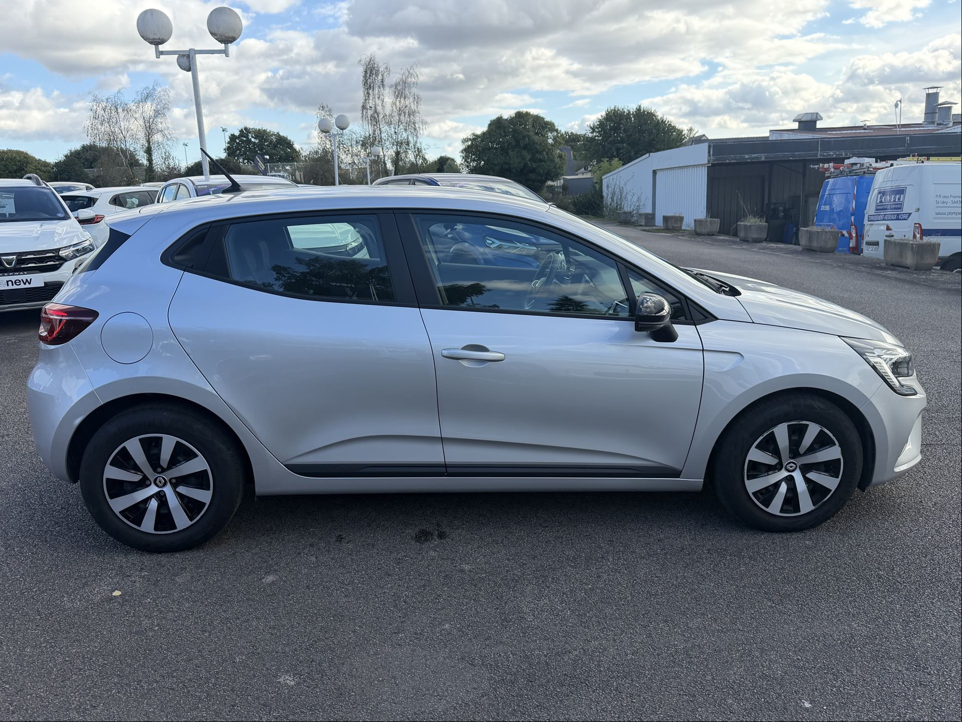 Vente en ligne Renault Clio 5 Clio TCe 90 au prix de 14 790 €