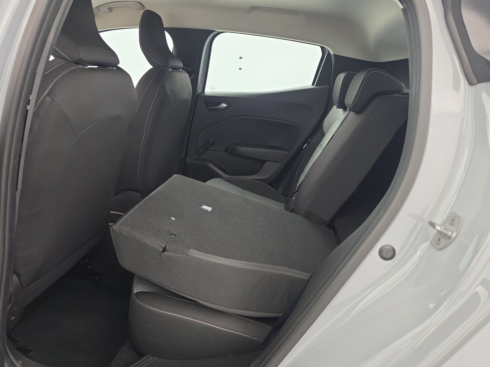 Vente en ligne Renault Clio 5 Clio dCi 100 au prix de 15 990 €