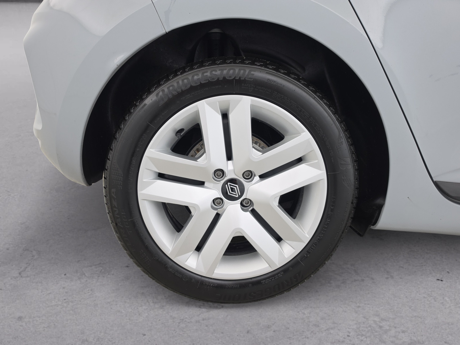 Vente en ligne Renault Clio 5 Clio dCi 100 au prix de 15 590 €
