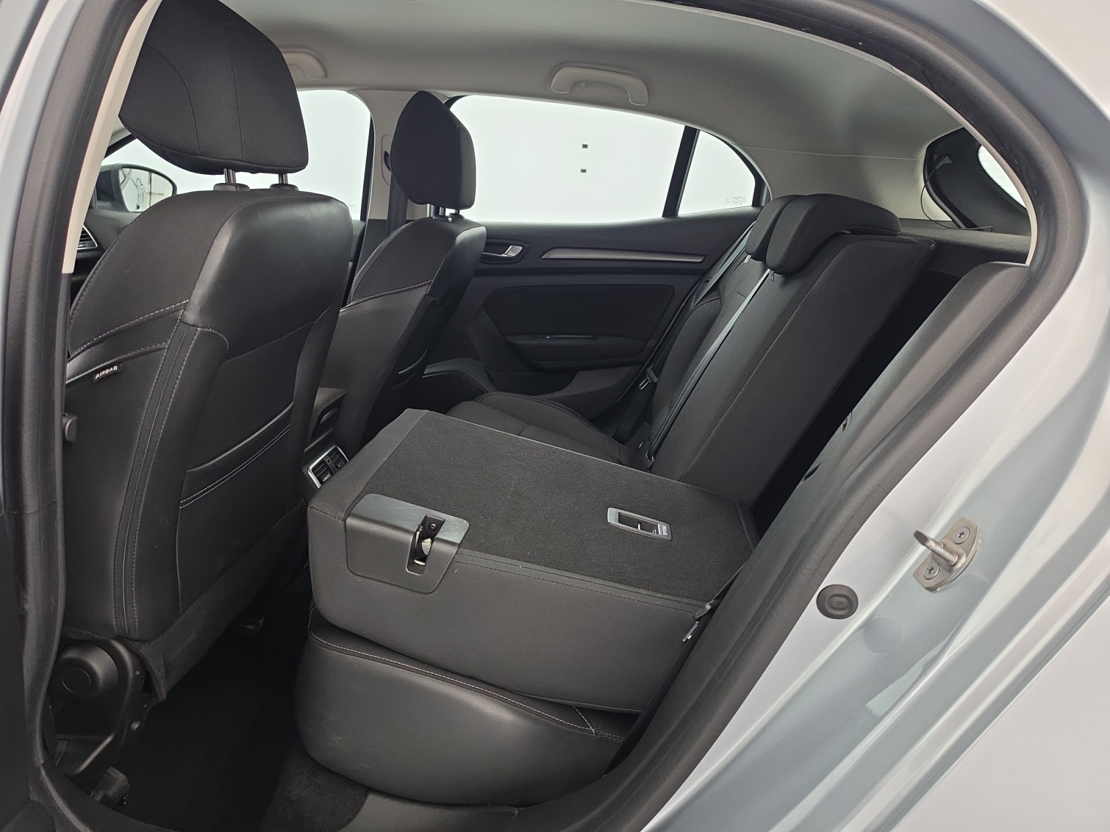 Vente en ligne Renault Megane 4  Blue dCi 115 EDC au prix de 16 290 €