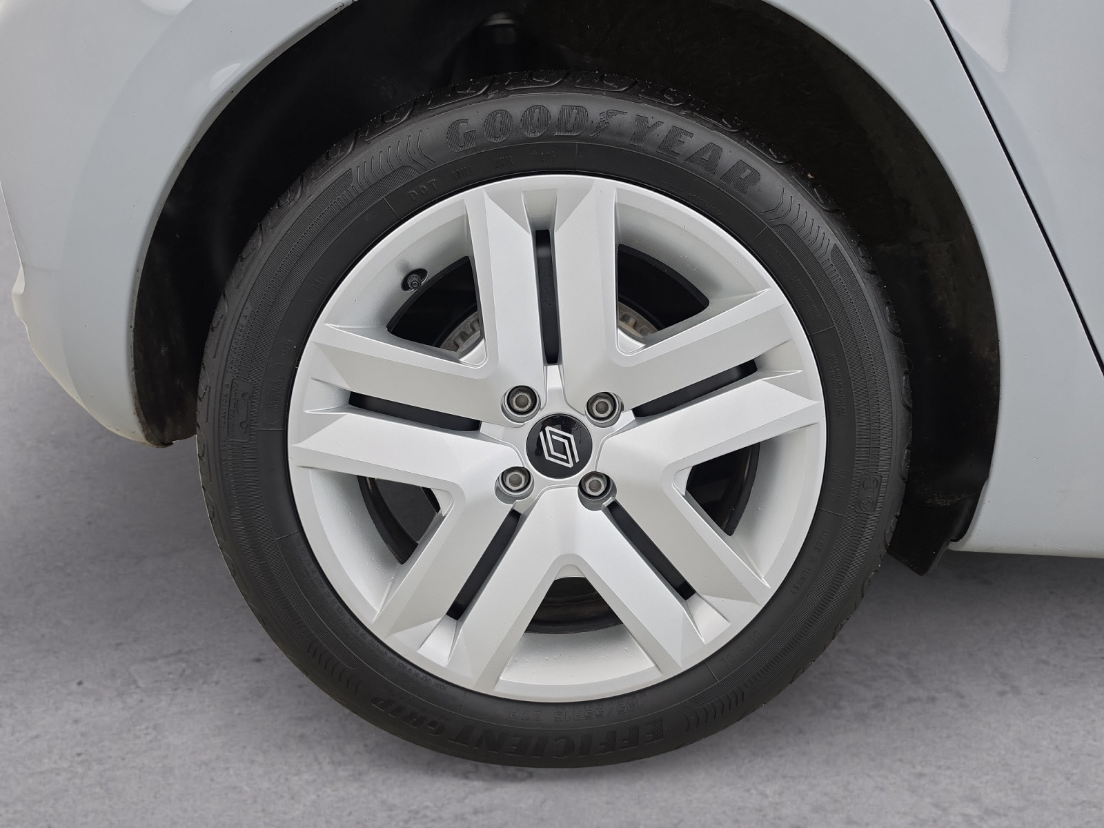 Vente en ligne Renault Clio 5 Clio dCi 100 au prix de 15 290 €