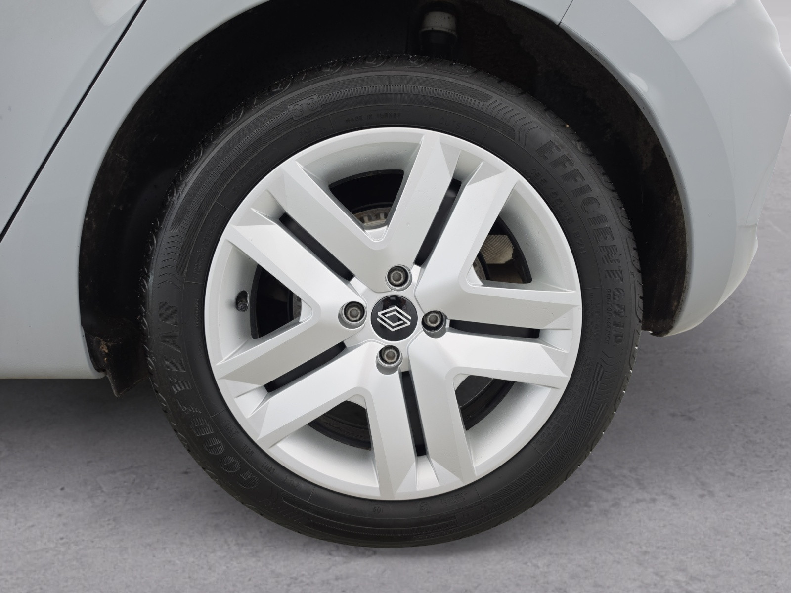 Vente en ligne Renault Clio 5 Clio dCi 100 au prix de 15 290 €