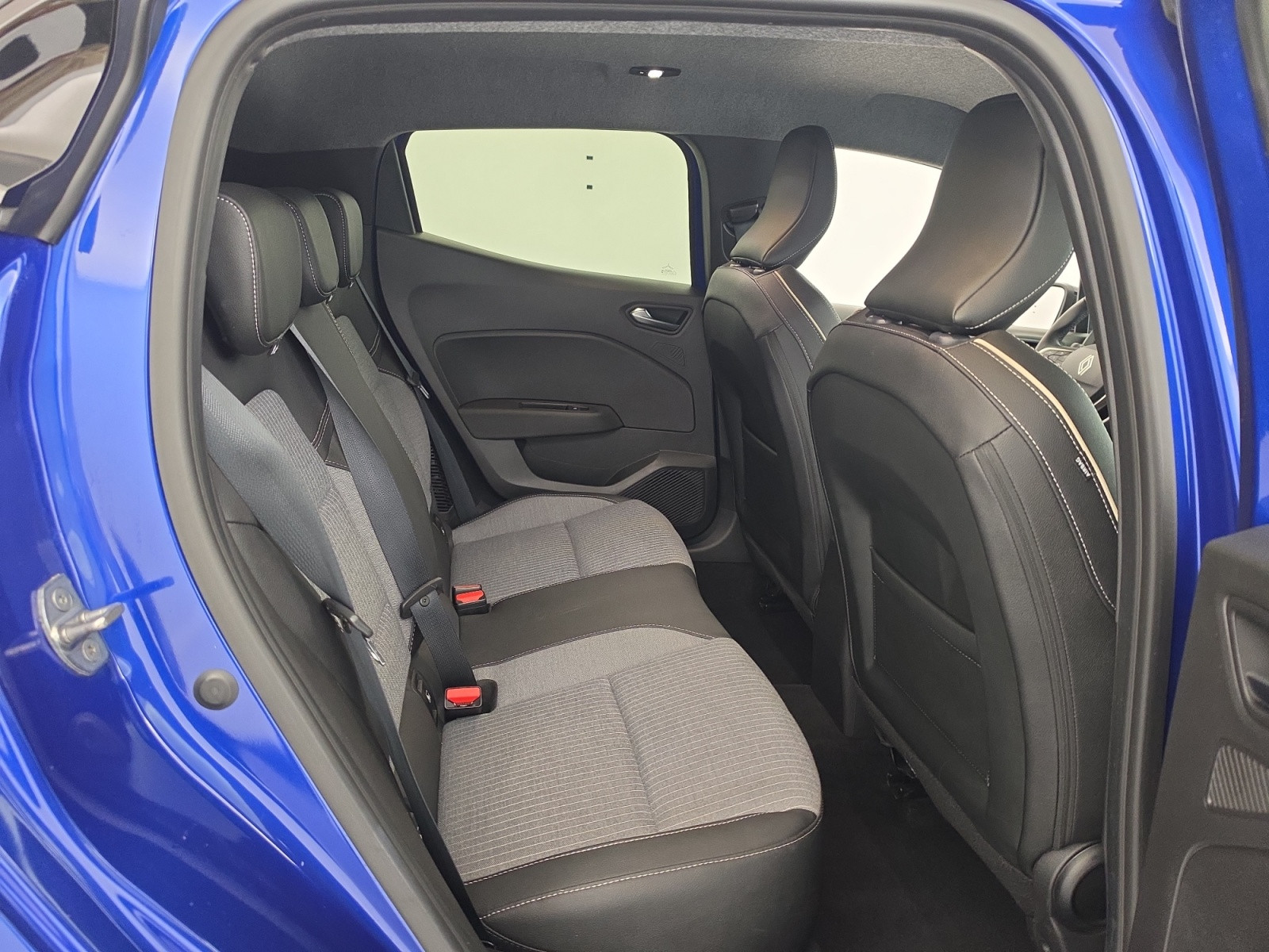 Vente en ligne Renault Clio 5 Clio E-Tech full hybrid 145 ch GSR2 au prix de 19 490 €