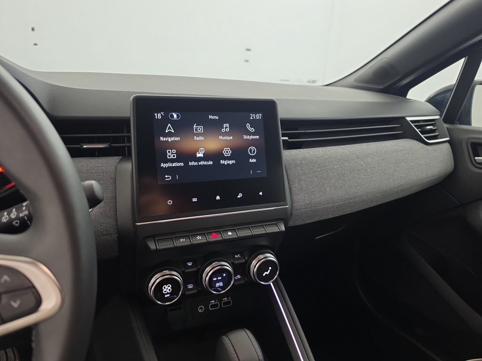 Vente en ligne Renault Clio 5 Clio E-Tech full hybrid 145 ch GSR2 au prix de 18 990 €