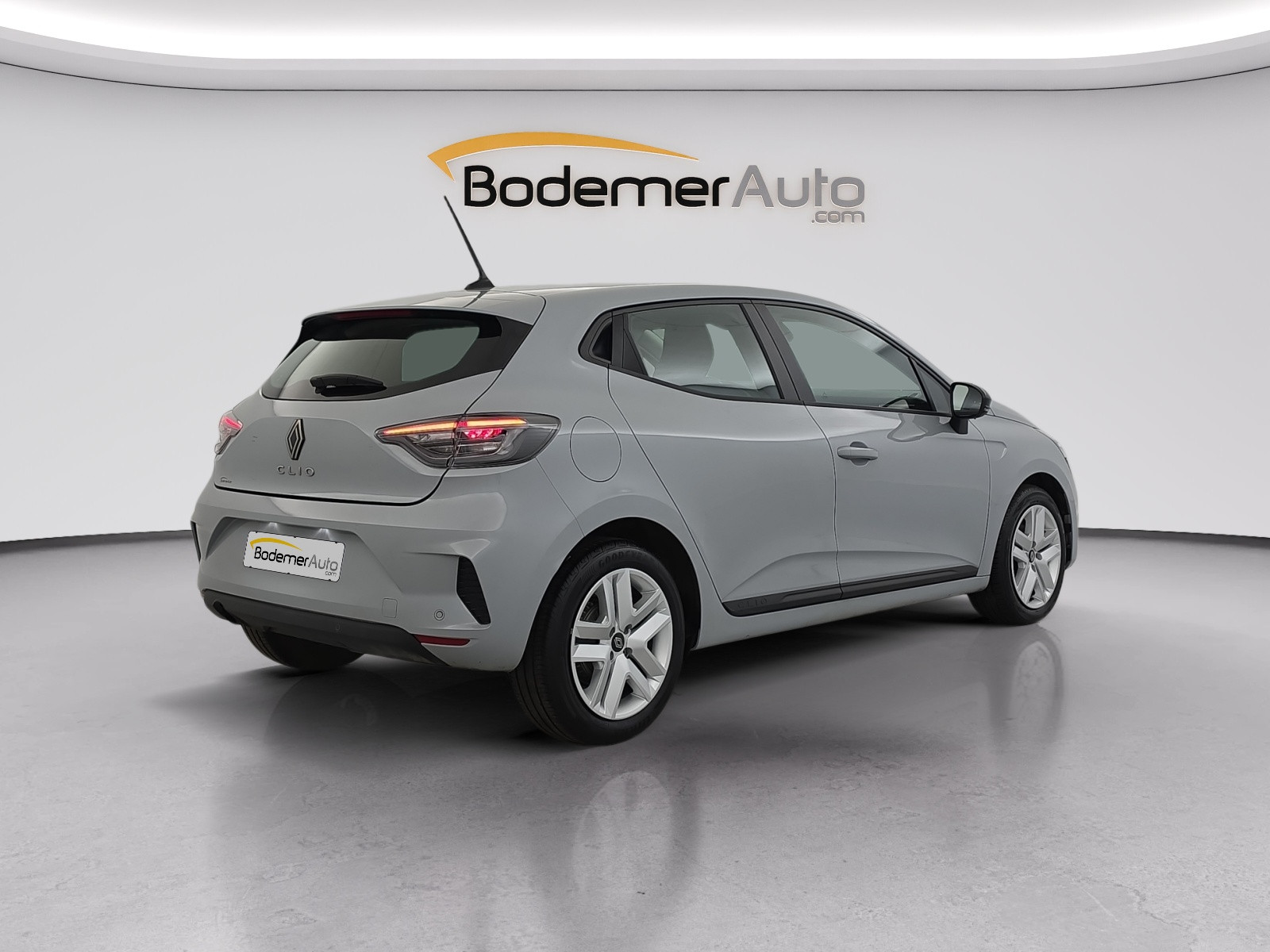 Vente en ligne Renault Clio 5 Clio dCi 100 au prix de 15 290 €