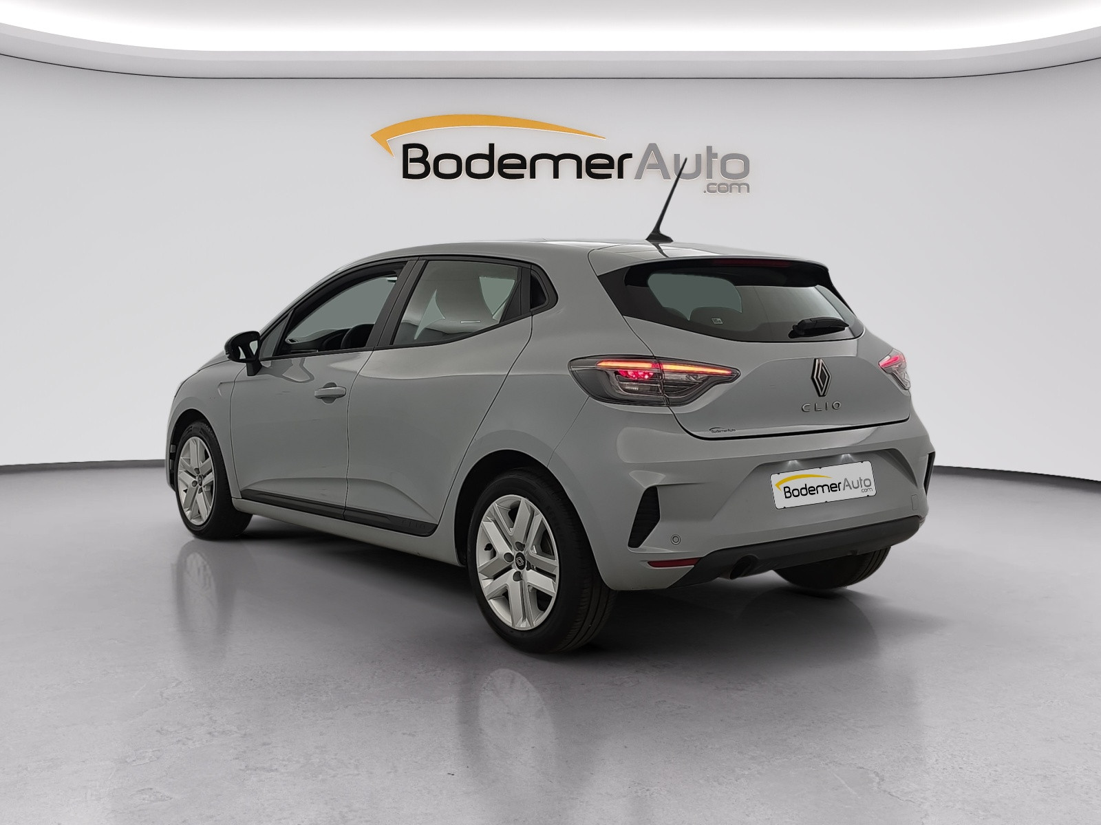 Vente en ligne Renault Clio 5 Clio dCi 100 au prix de 15 290 €