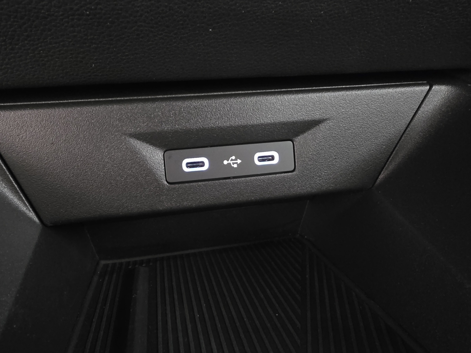 Vente en ligne Renault Clio 6 Clio E-Tech full hybrid 160 ch au prix de 25 790 €