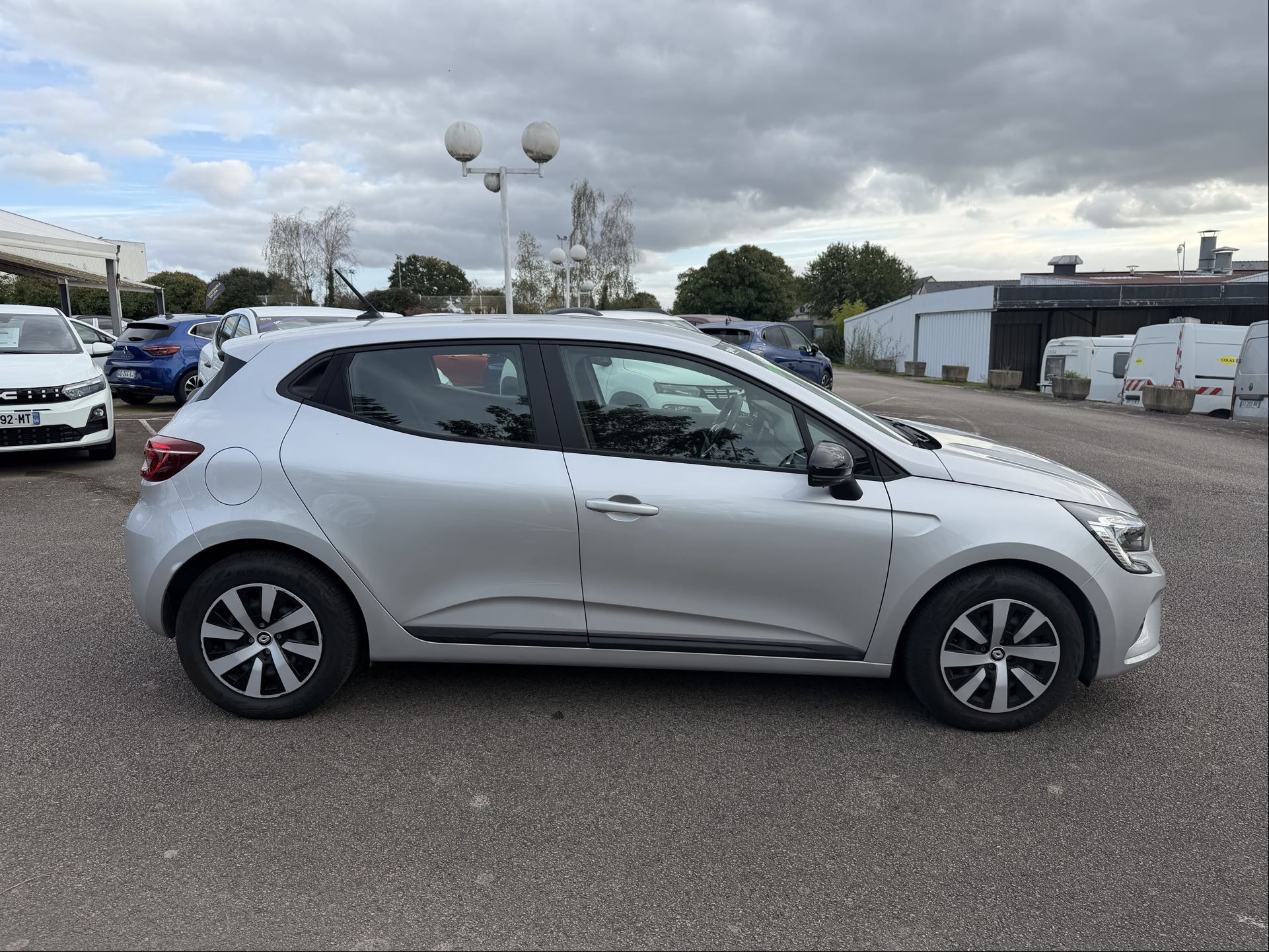 Vente en ligne Renault Clio 5 Clio TCe 90 au prix de 14 990 €