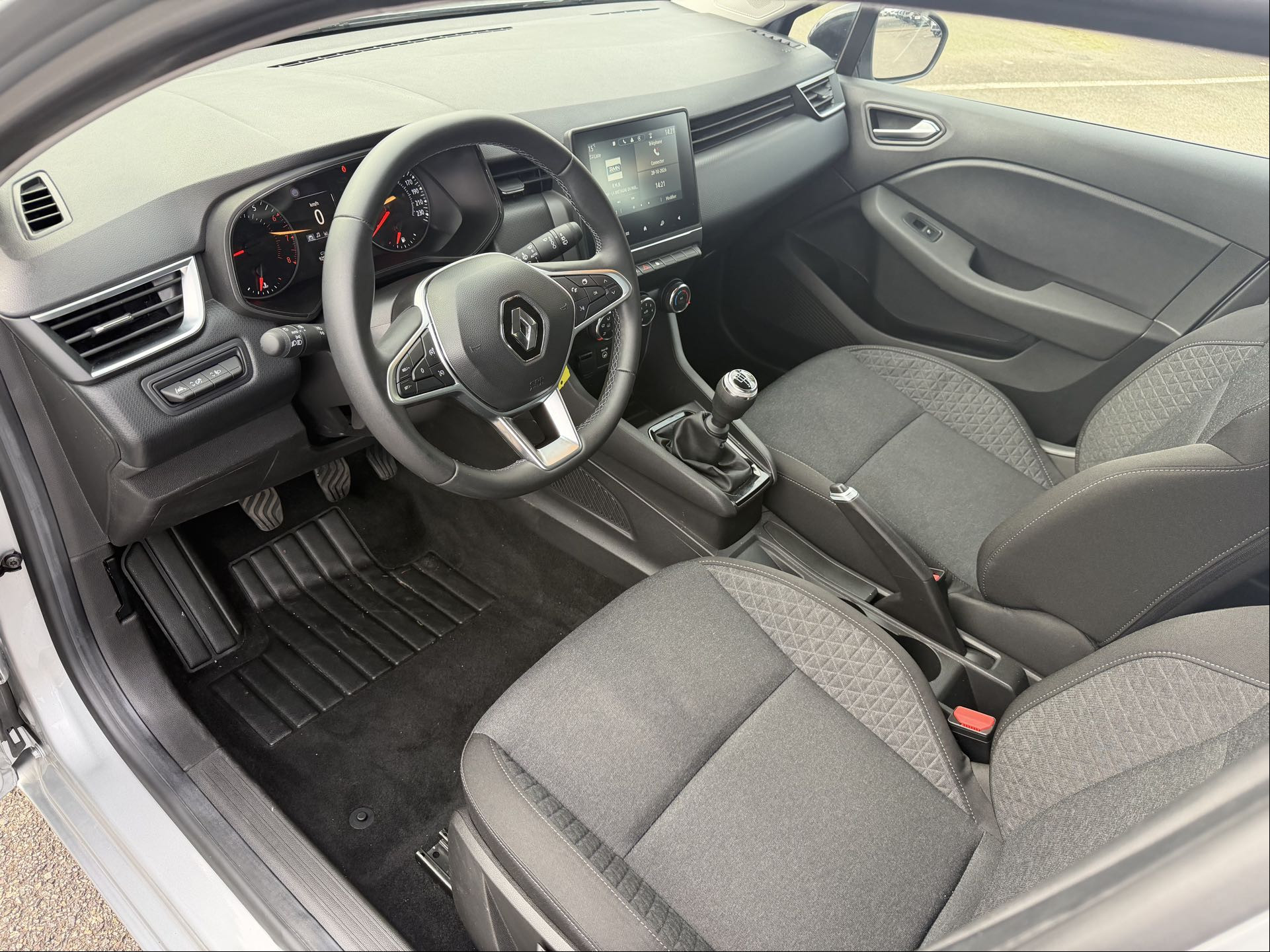 Vente en ligne Renault Clio 5 Clio TCe 90 au prix de 14 990 €