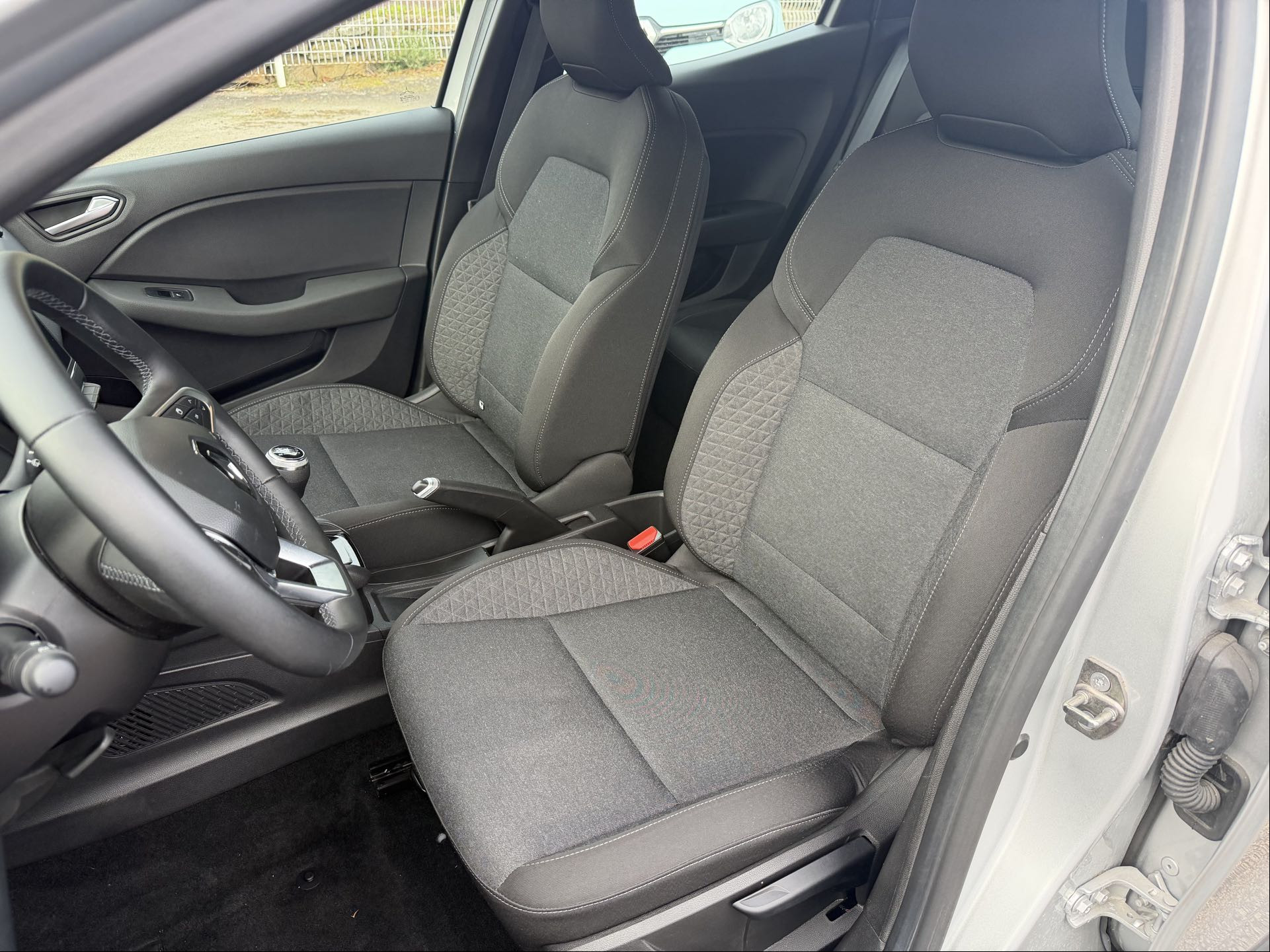 Vente en ligne Renault Clio 5 Clio TCe 90 au prix de 14 990 €