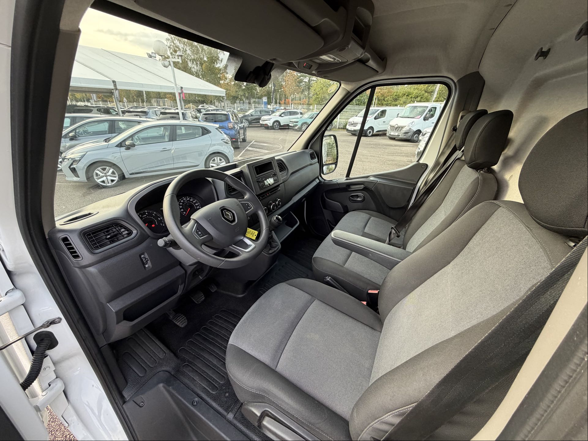 Vente en ligne Renault Master Fourgon MASTER FGN TRAC F3500 L3H3 BLUE DCI 135 au prix de 25 290 €