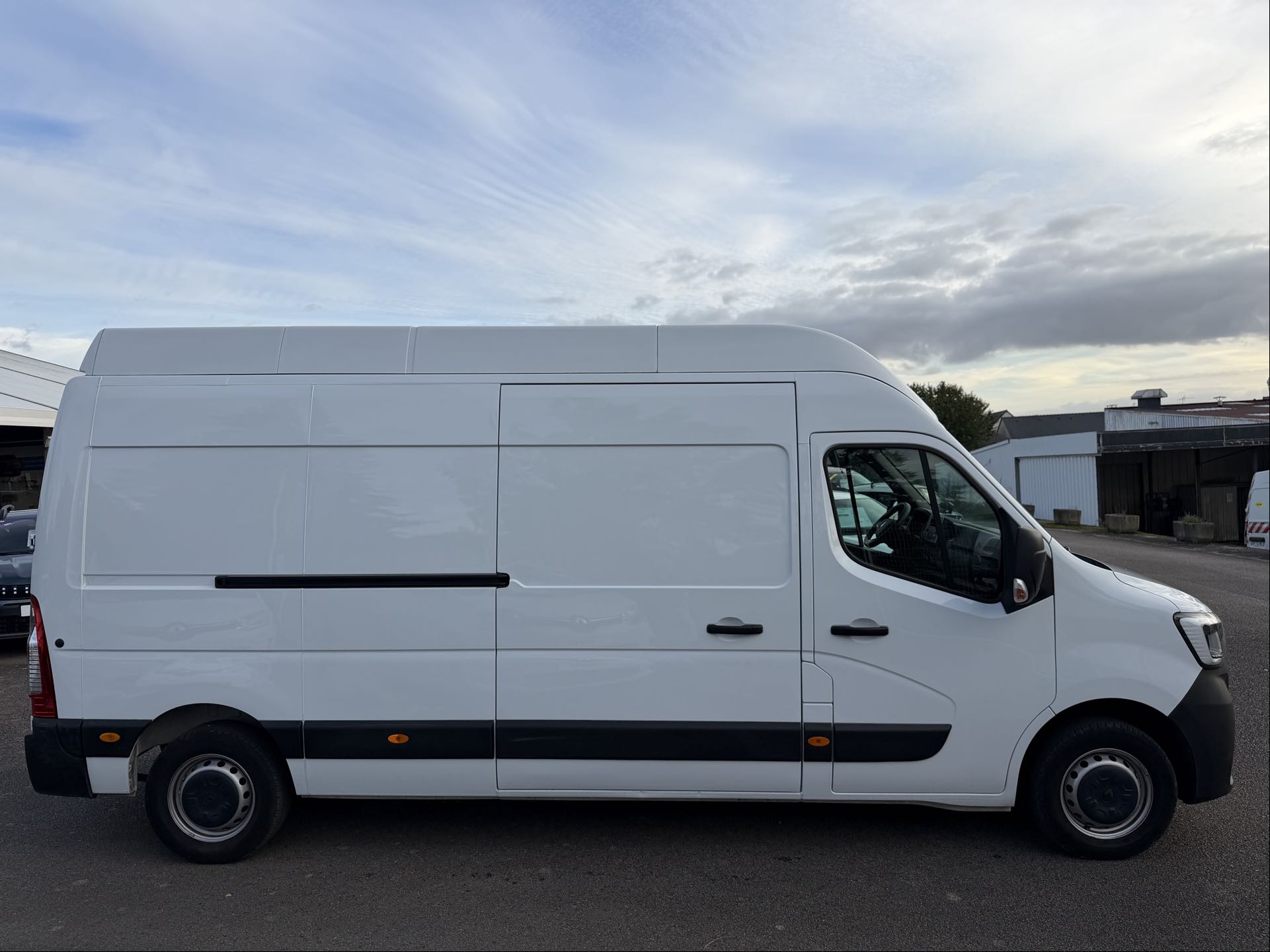 Vente en ligne Renault Master Fourgon MASTER FGN TRAC F3500 L3H3 BLUE DCI 135 au prix de 25 290 €