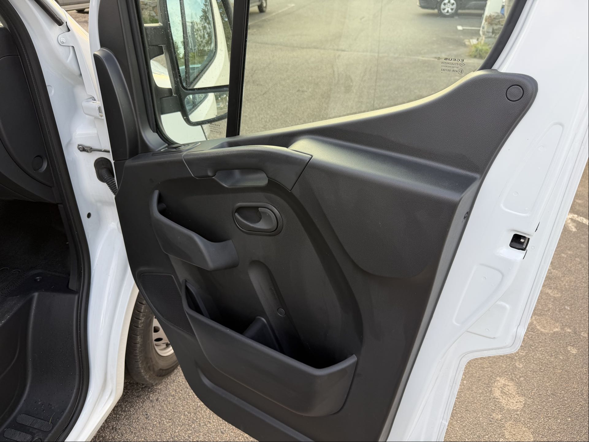 Vente en ligne Renault Master Fourgon MASTER FGN TRAC F3500 L3H3 BLUE DCI 135 au prix de 25 290 €