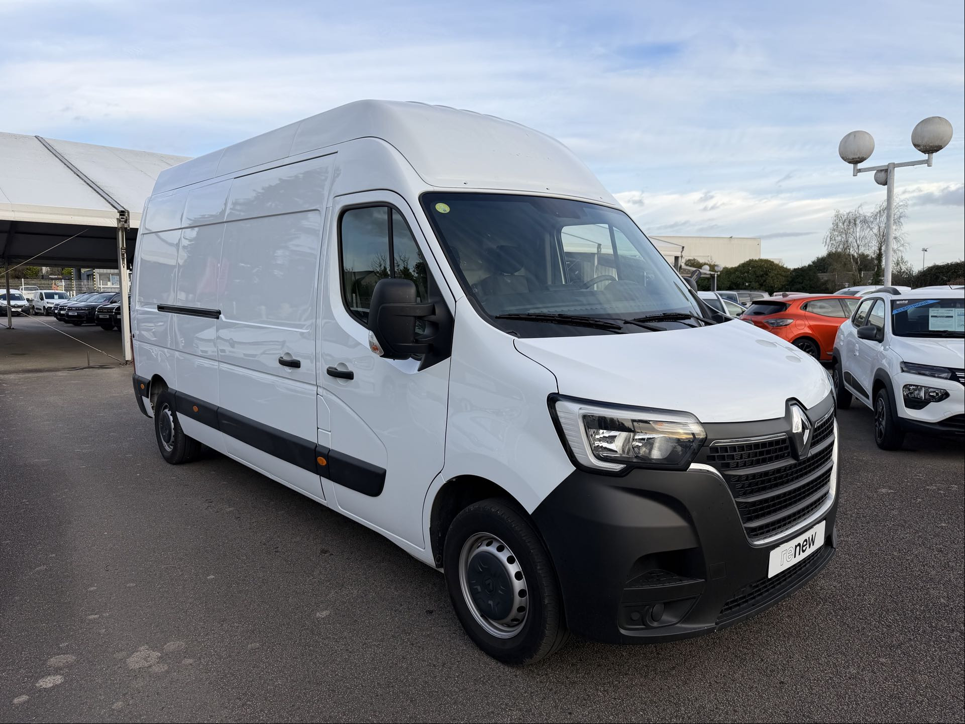 Vente en ligne Renault Master Fourgon MASTER FGN TRAC F3500 L3H3 BLUE DCI 135 au prix de 25 290 €
