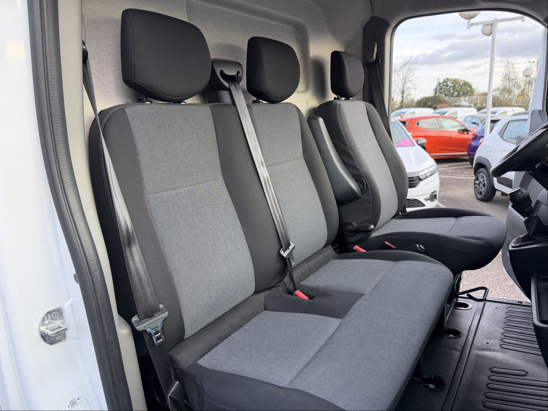 Vente en ligne Renault Master Fourgon MASTER FGN TRAC F3500 L3H3 BLUE DCI 135 au prix de 25 290 €