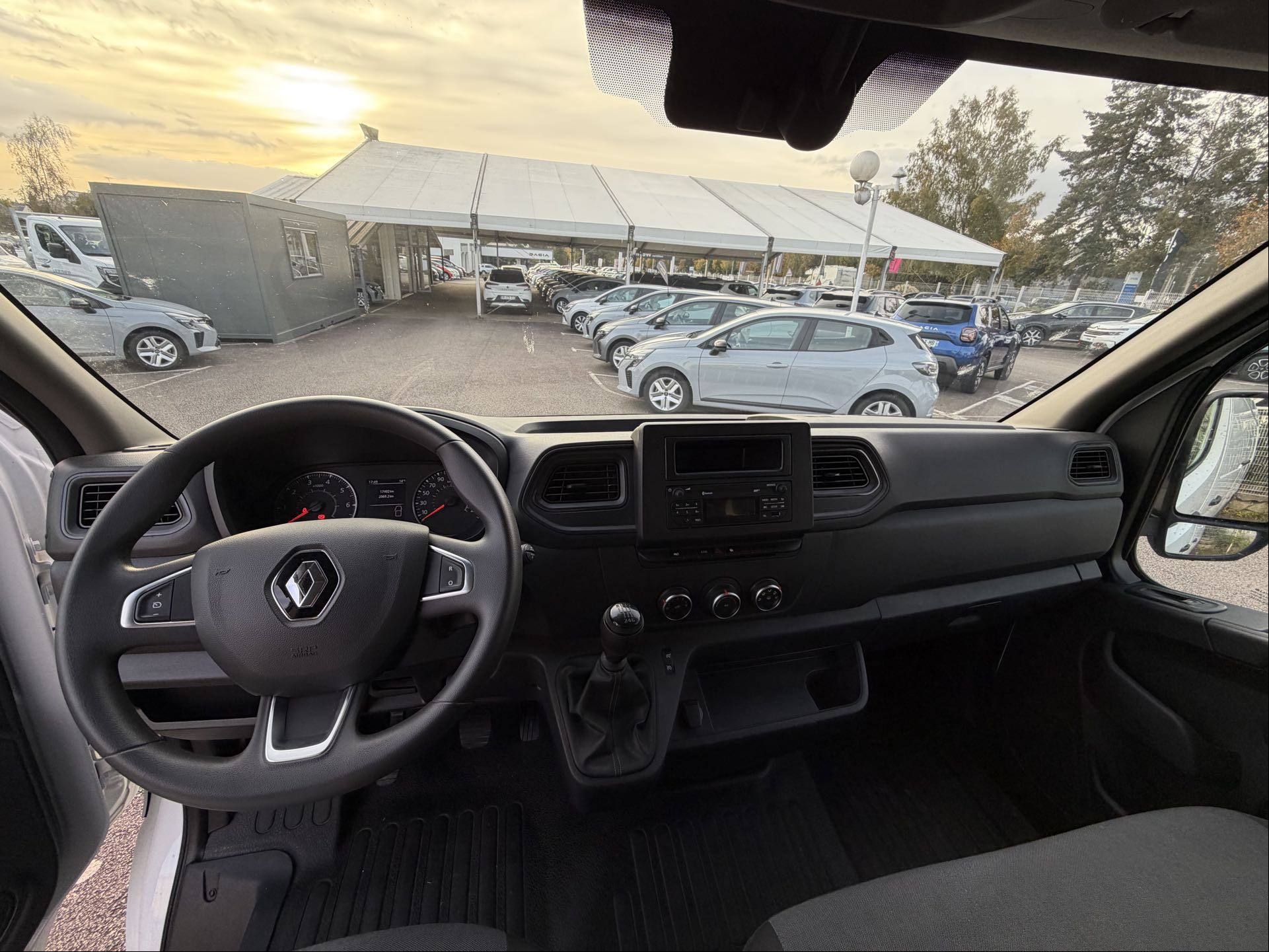 Vente en ligne Renault Master Fourgon MASTER FGN TRAC F3500 L3H3 BLUE DCI 135 au prix de 25 290 €