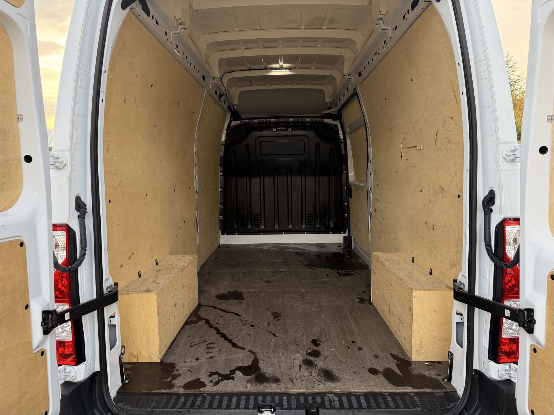 Vente en ligne Renault Master Fourgon MASTER FGN TRAC F3500 L3H3 BLUE DCI 135 au prix de 25 290 €