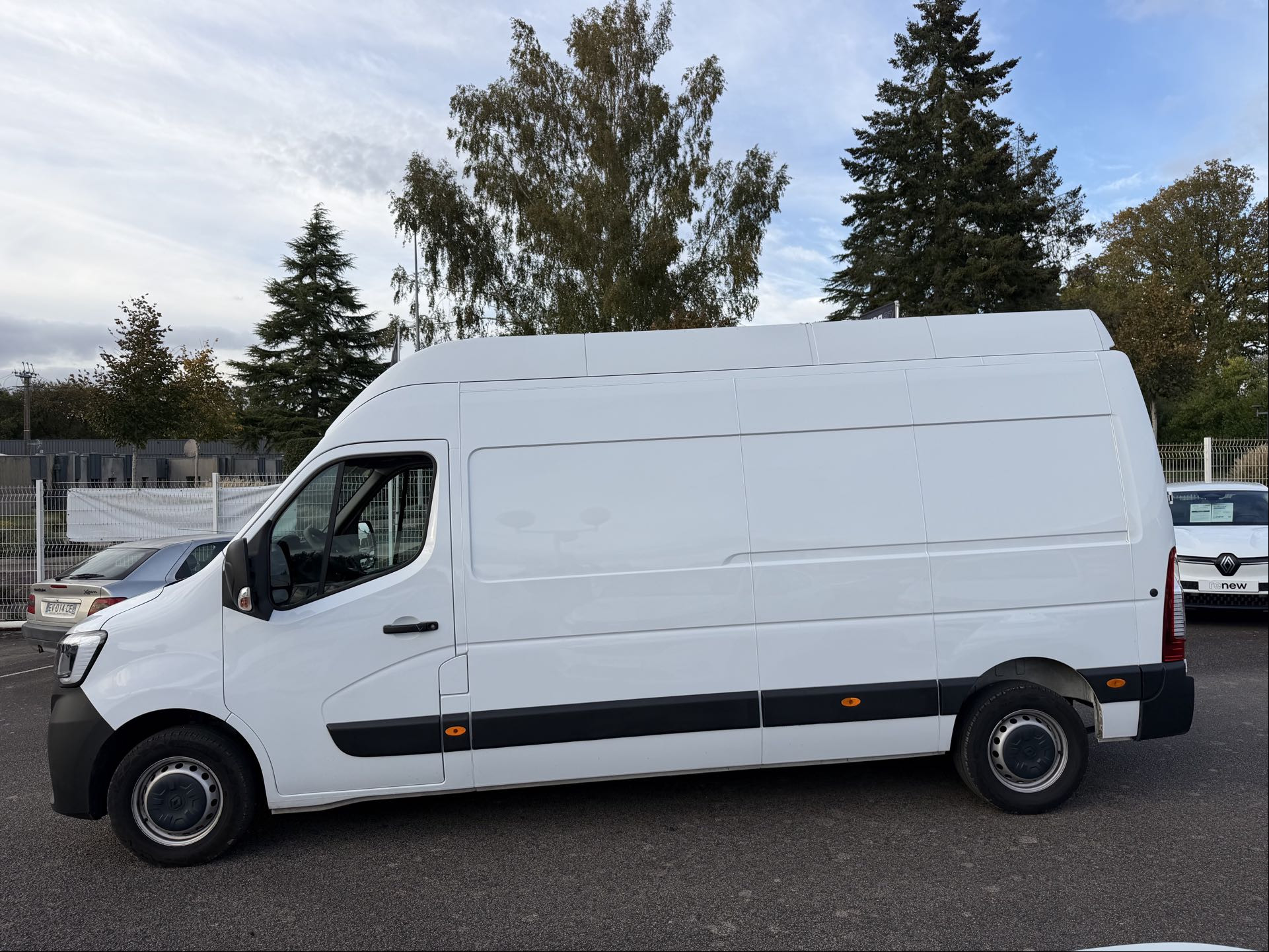 Vente en ligne Renault Master Fourgon MASTER FGN TRAC F3500 L3H3 BLUE DCI 135 au prix de 25 290 €