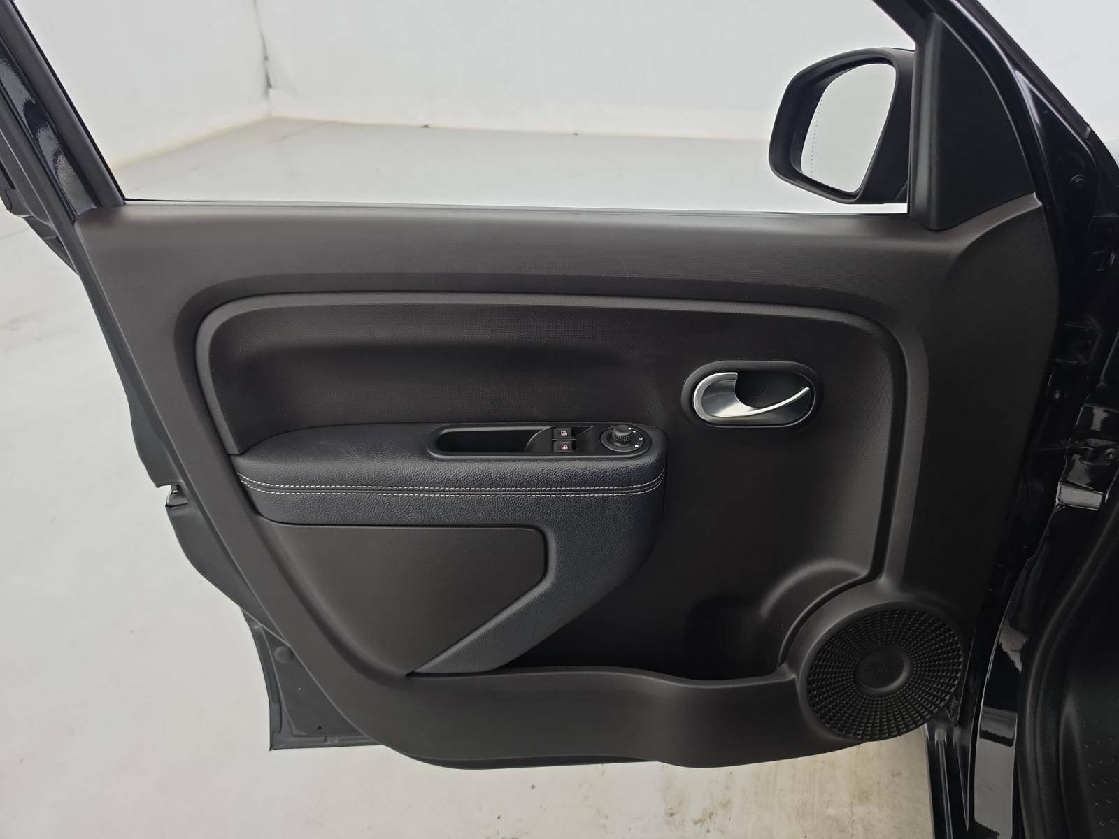 Vente en ligne Renault Twingo Electrique Twingo III E-Tech au prix de 11 590 €