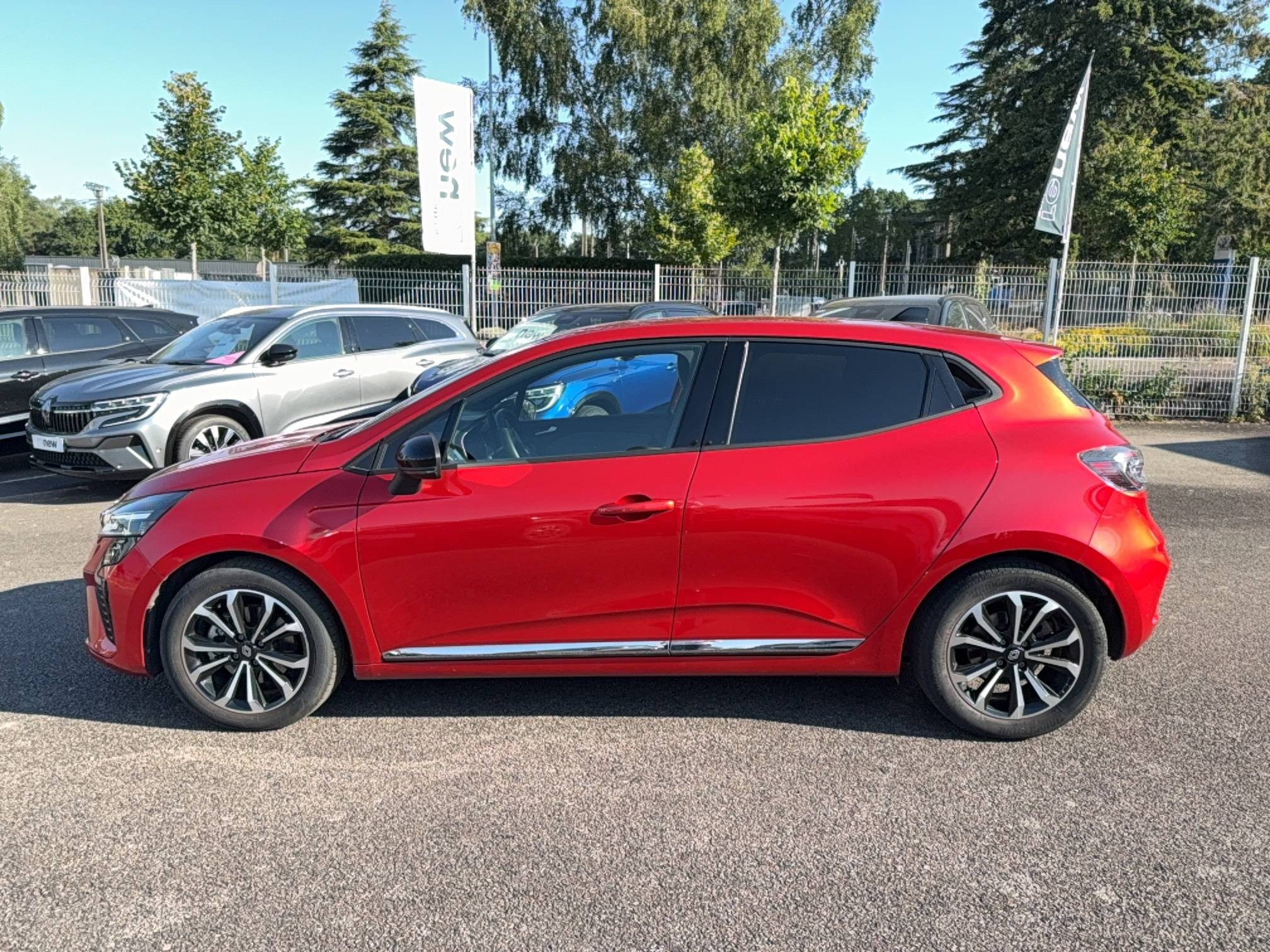 Renault Clio 5 Clio E-Tech full hybrid 145 occasion de 2023 en vente à Ploërmel