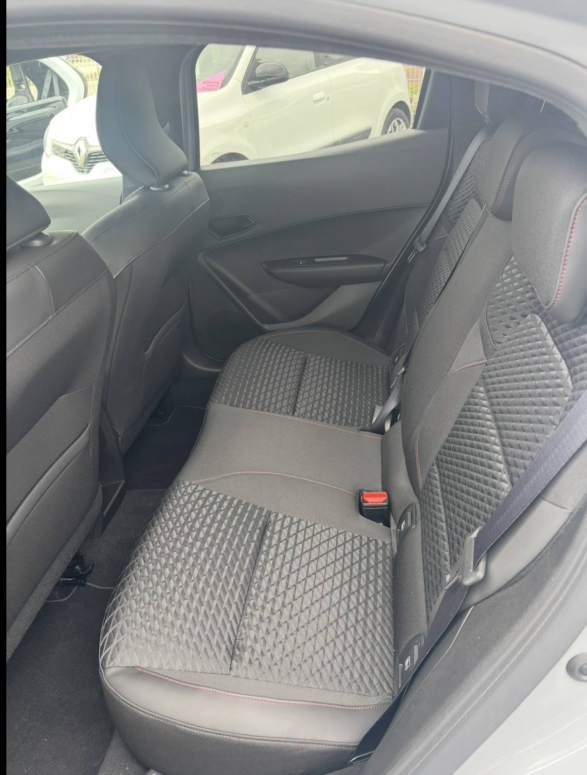 Vente en ligne Renault Clio 6 Clio E-Tech full hybrid 160 ch au prix de 25 990 €