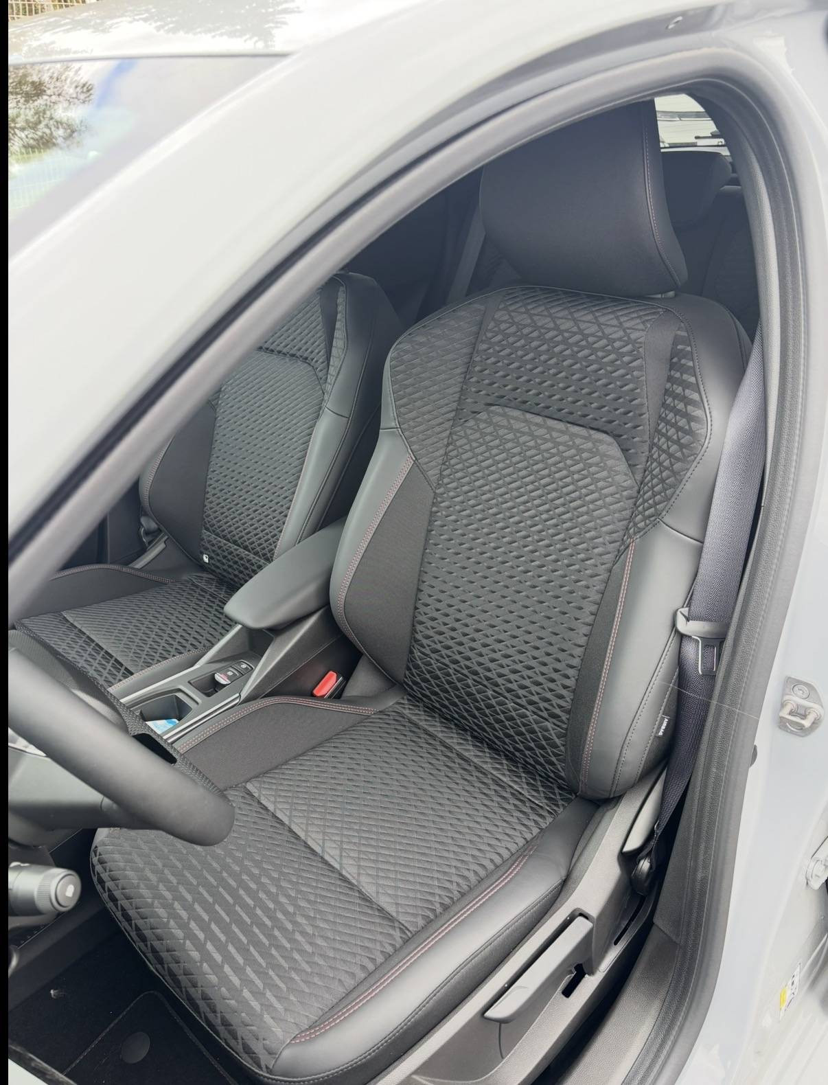 Vente en ligne Renault Clio 6 Clio E-Tech full hybrid 160 ch au prix de 25 990 €