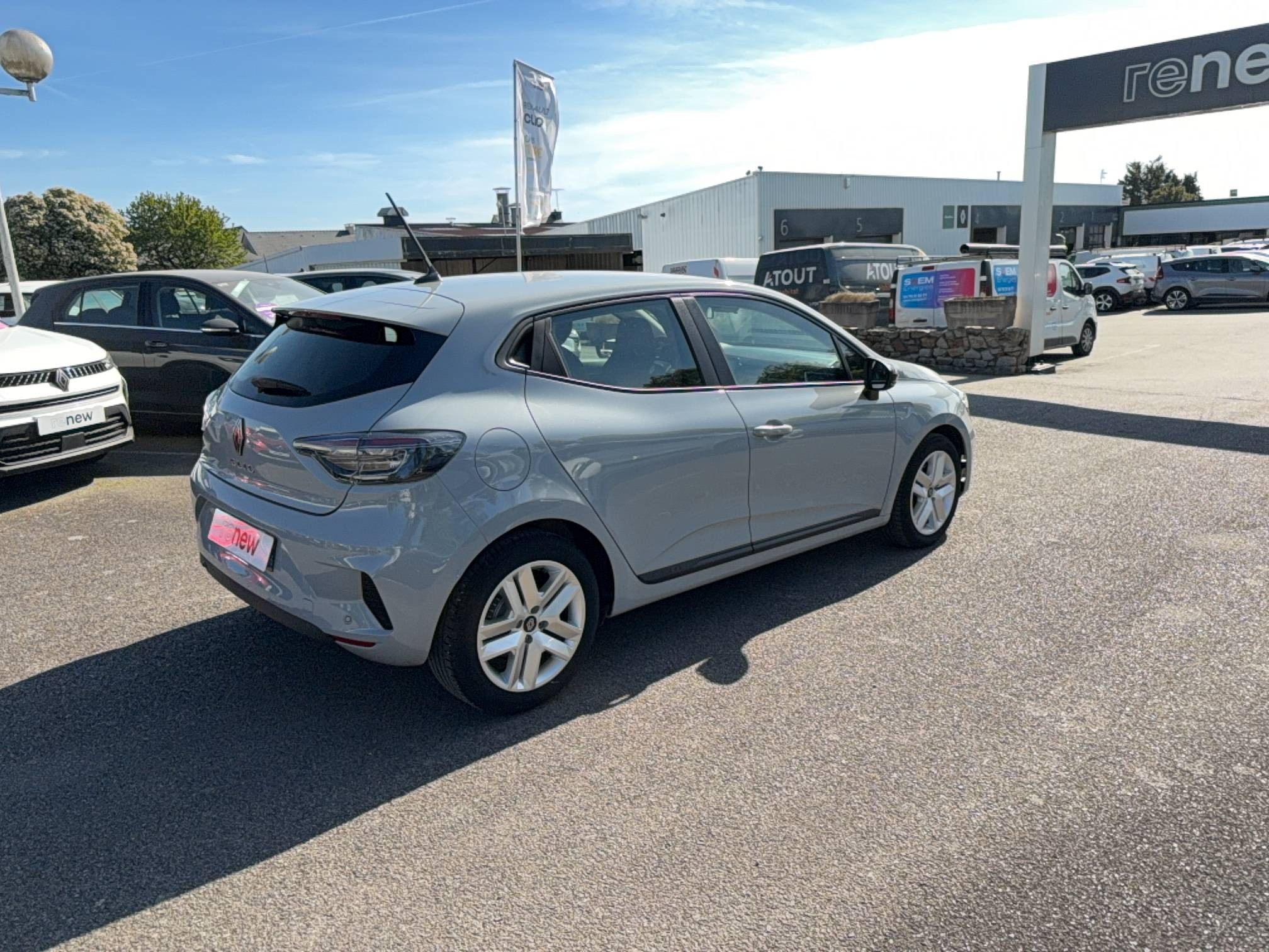 Vente en ligne Renault Clio 5 Clio Blue dCi 100 ch GSR2 au prix de 16 290 €
