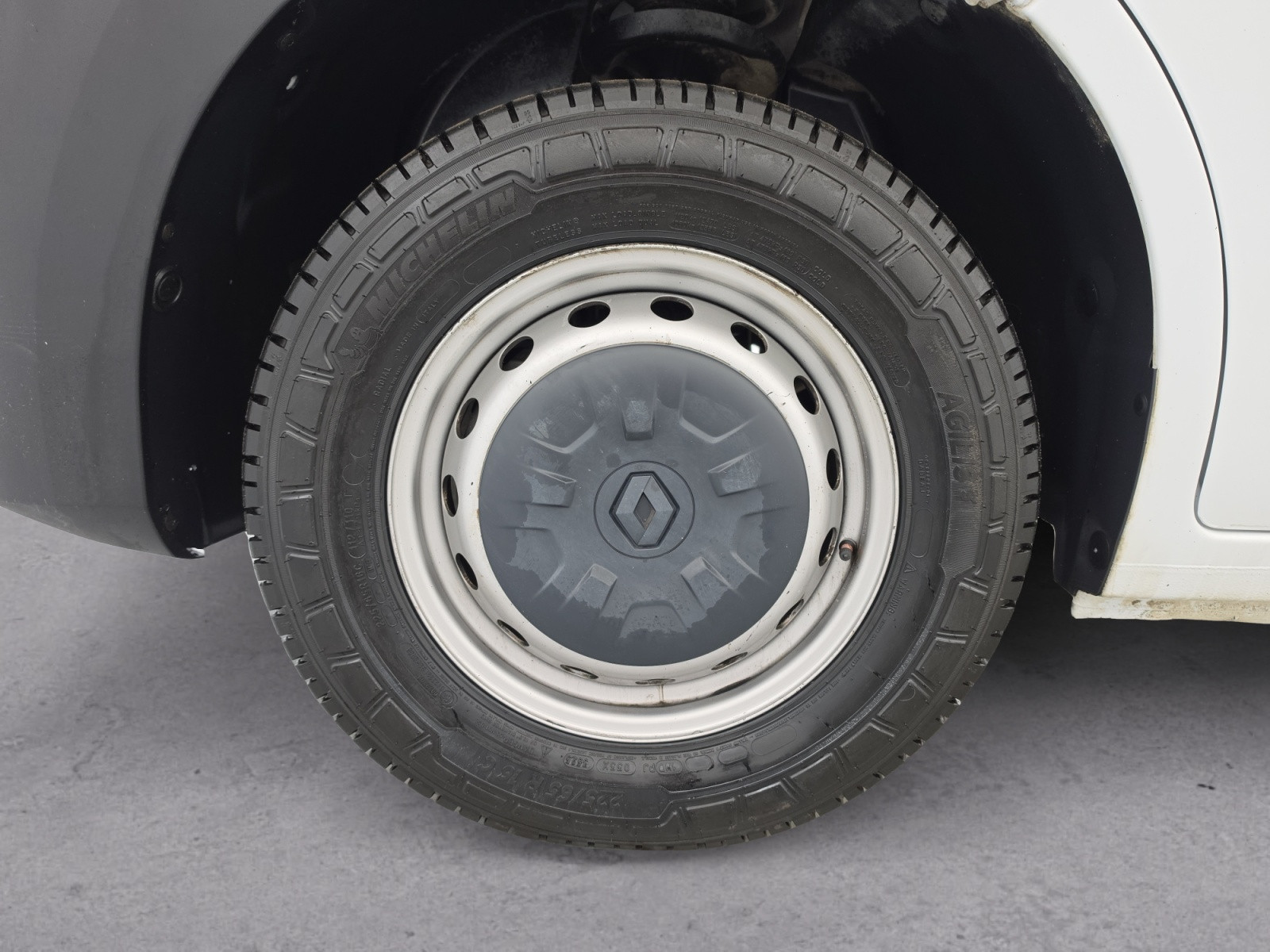 Vente en ligne Renault Master Fourgon MASTER FGN TRAC F3500 L2H2 BLUE DCI 135 au prix de 19 990 €