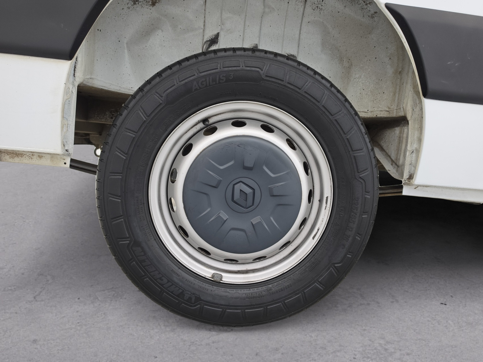 Vente en ligne Renault Master Fourgon MASTER FGN TRAC F3500 L2H2 BLUE DCI 135 au prix de 19 990 €