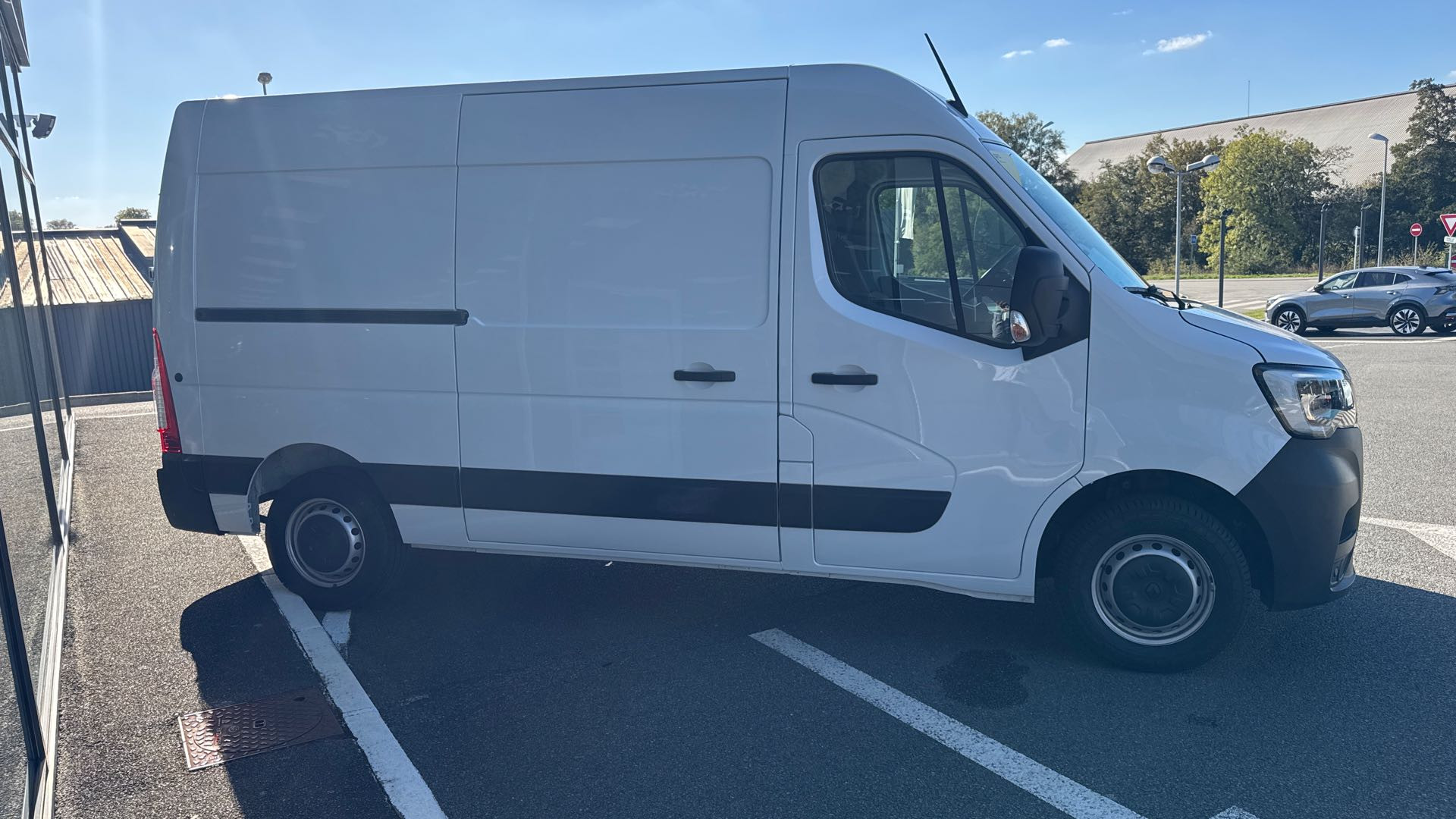 Vente en ligne Renault Master Fourgon MASTER CA TRAC F3500 L2H2 BLUE DCI 135 au prix de 22 490 €