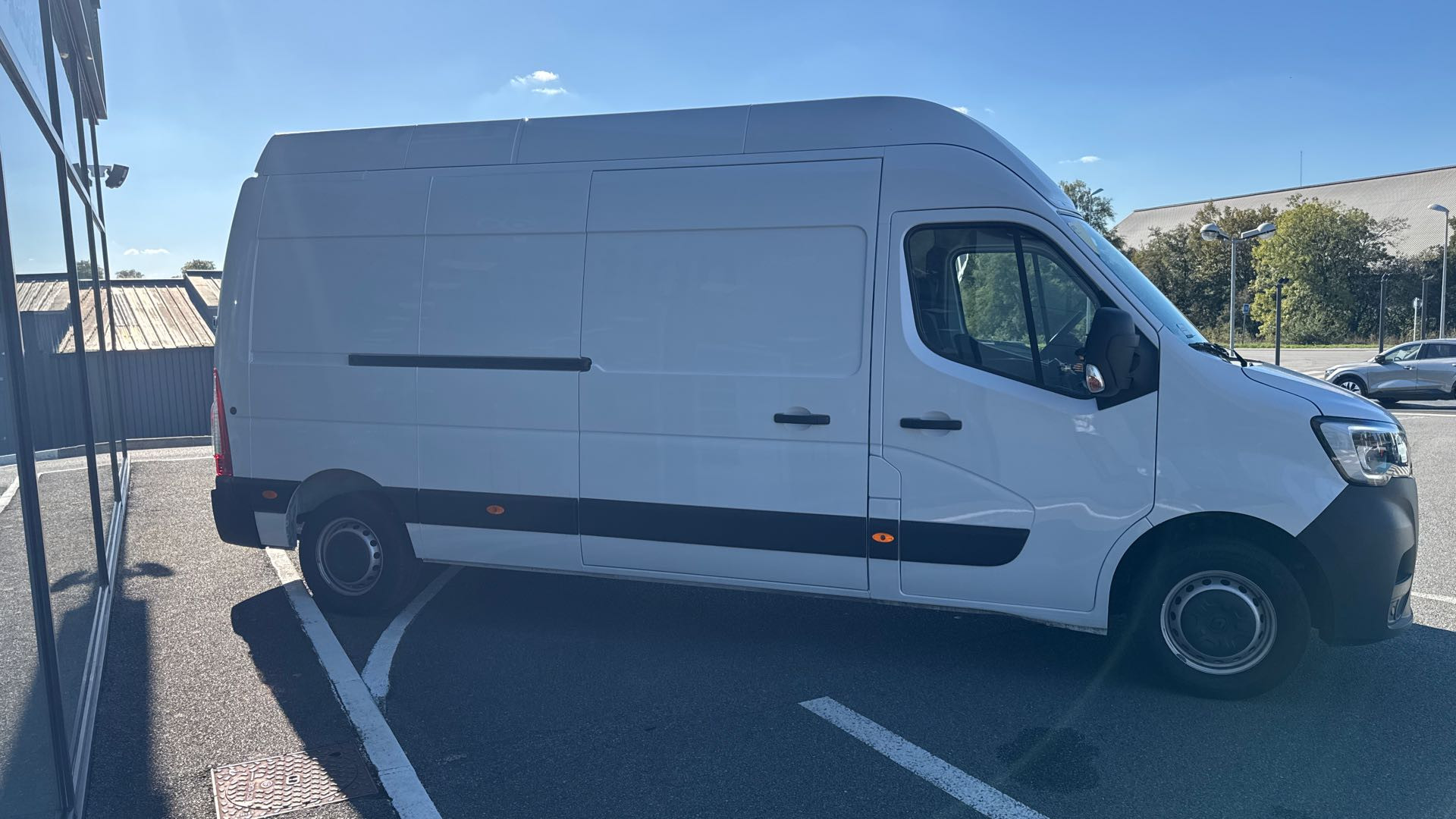 Vente en ligne Renault Master Fourgon MASTER FGN TRAC F3500 L3H3 BLUE DCI 135 au prix de 25 290 €