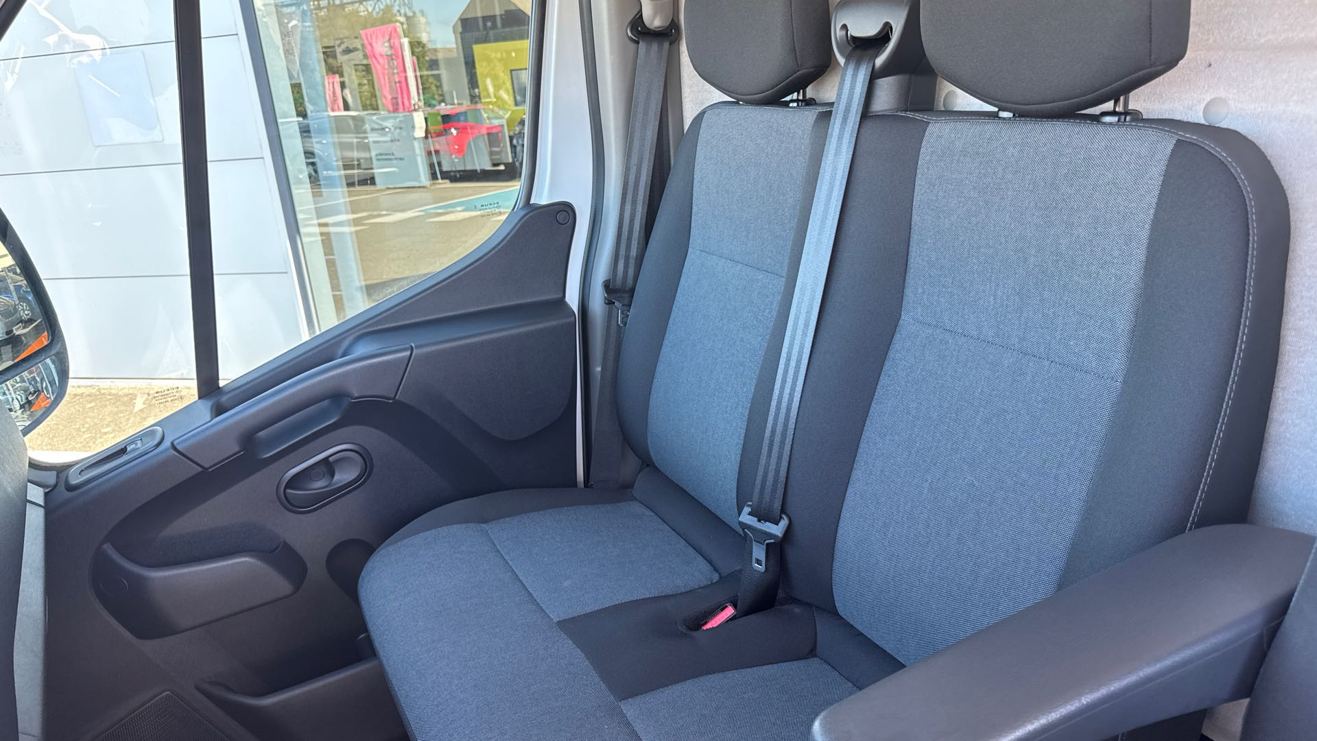 Vente en ligne Renault Master Fourgon MASTER CA TRAC F3500 L2H2 BLUE DCI 135 au prix de 22 490 €