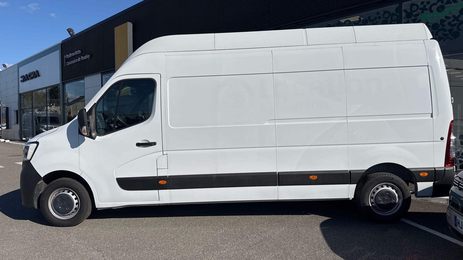 Vente en ligne Renault Master Fourgon MASTER FGN TRAC F3500 L3H3 BLUE DCI 135 au prix de 25 290 €